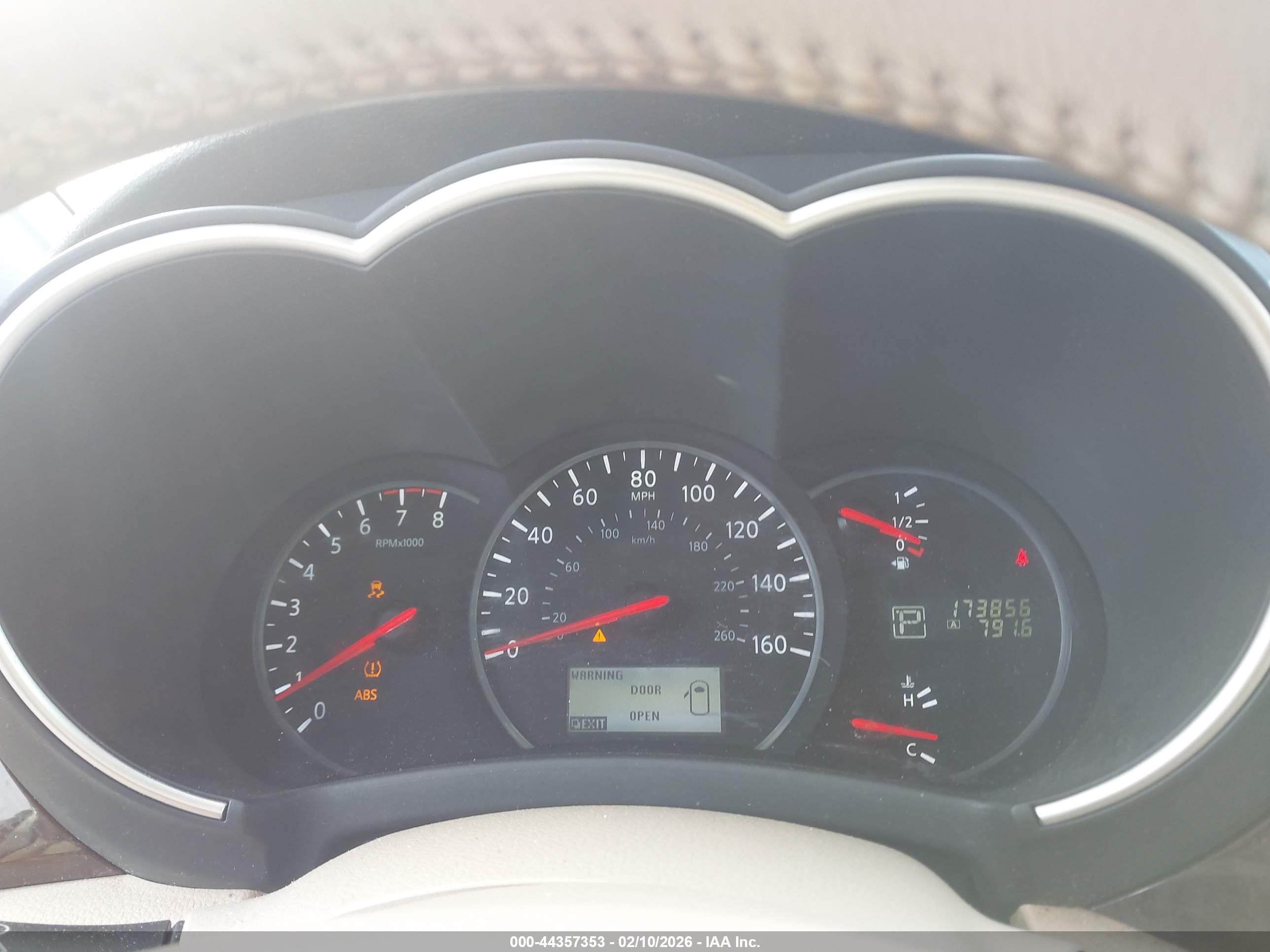 NISSAN QUEST image 7