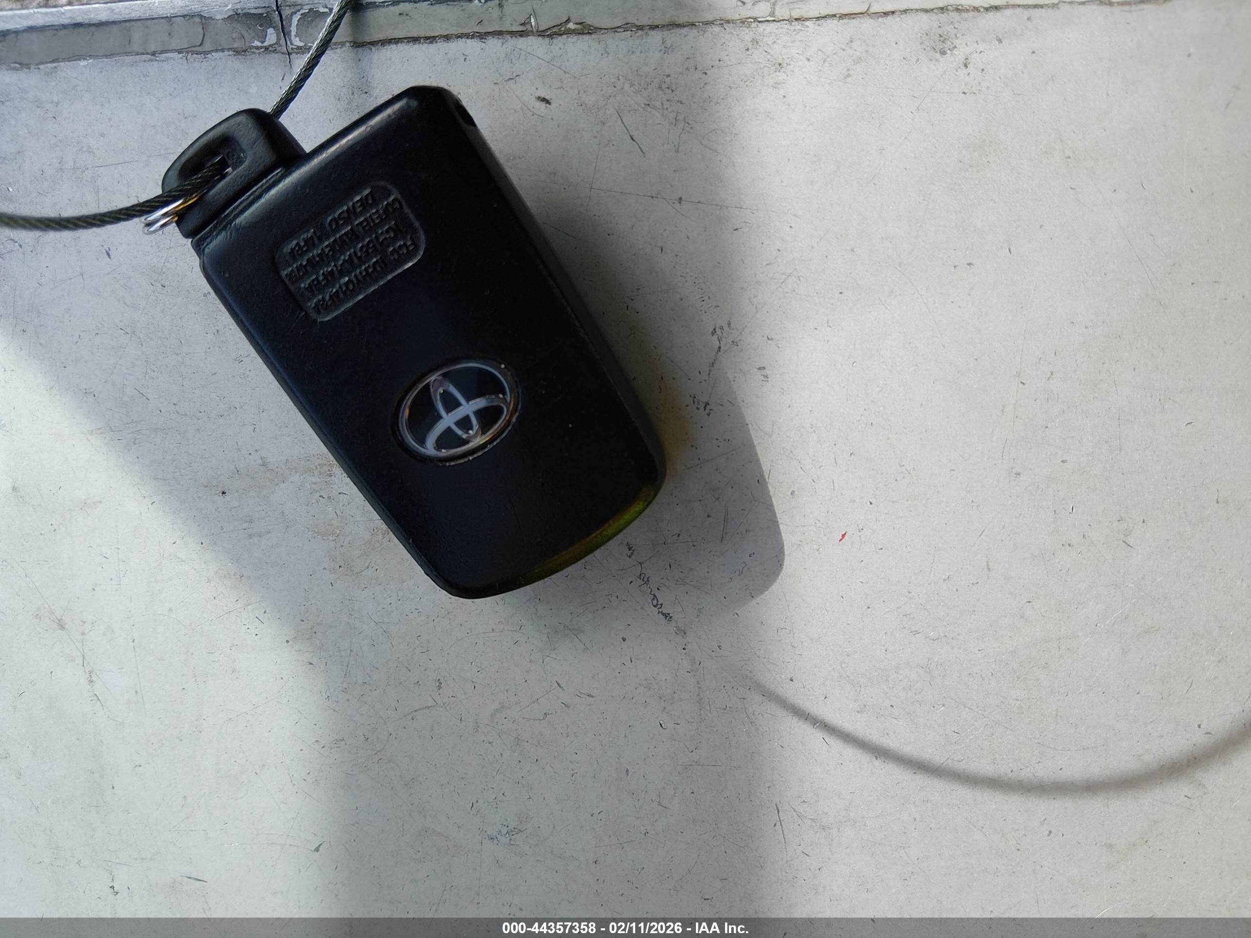 TOYOTA RAV4 image 11