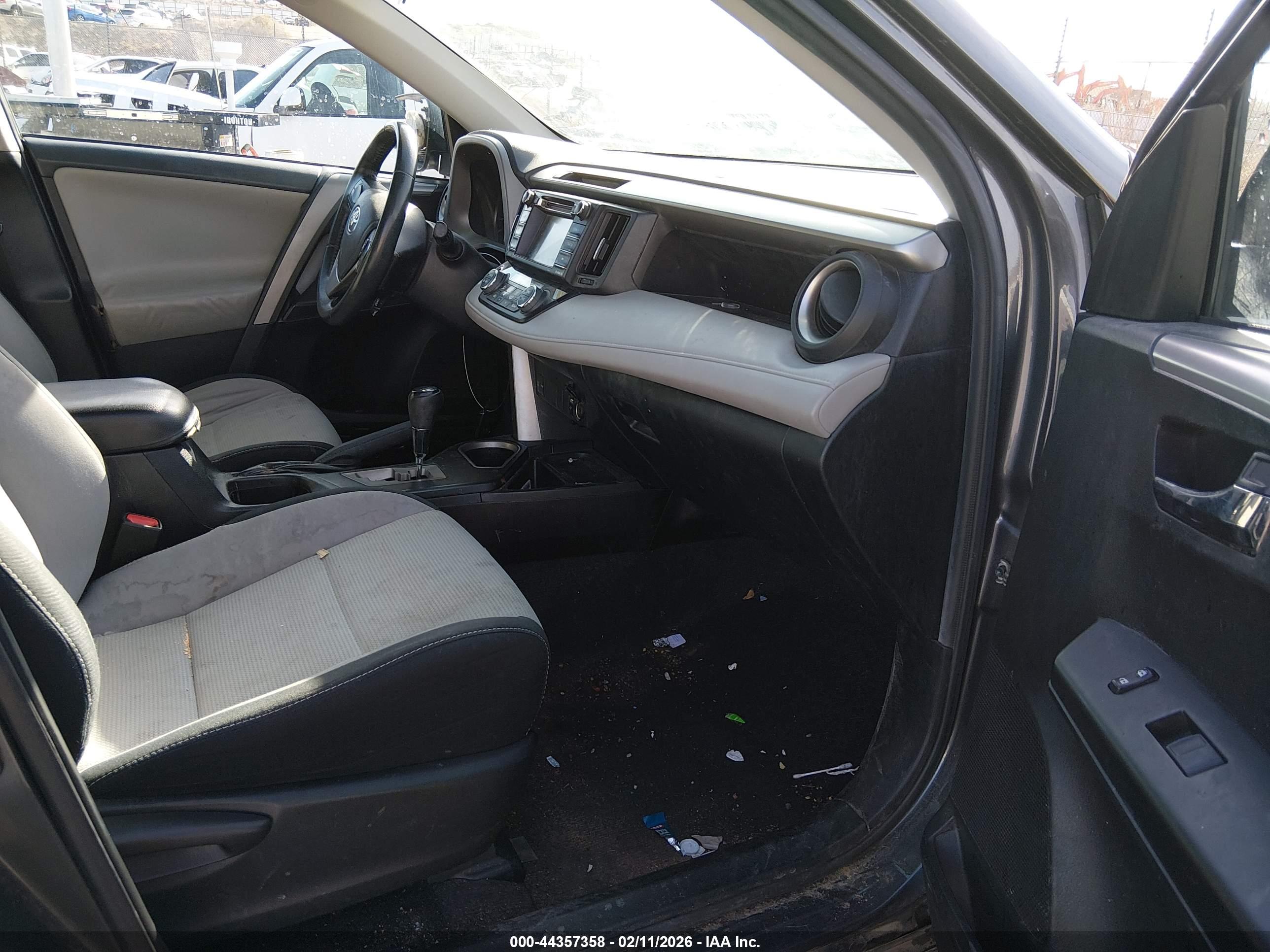 TOYOTA RAV4 image 5