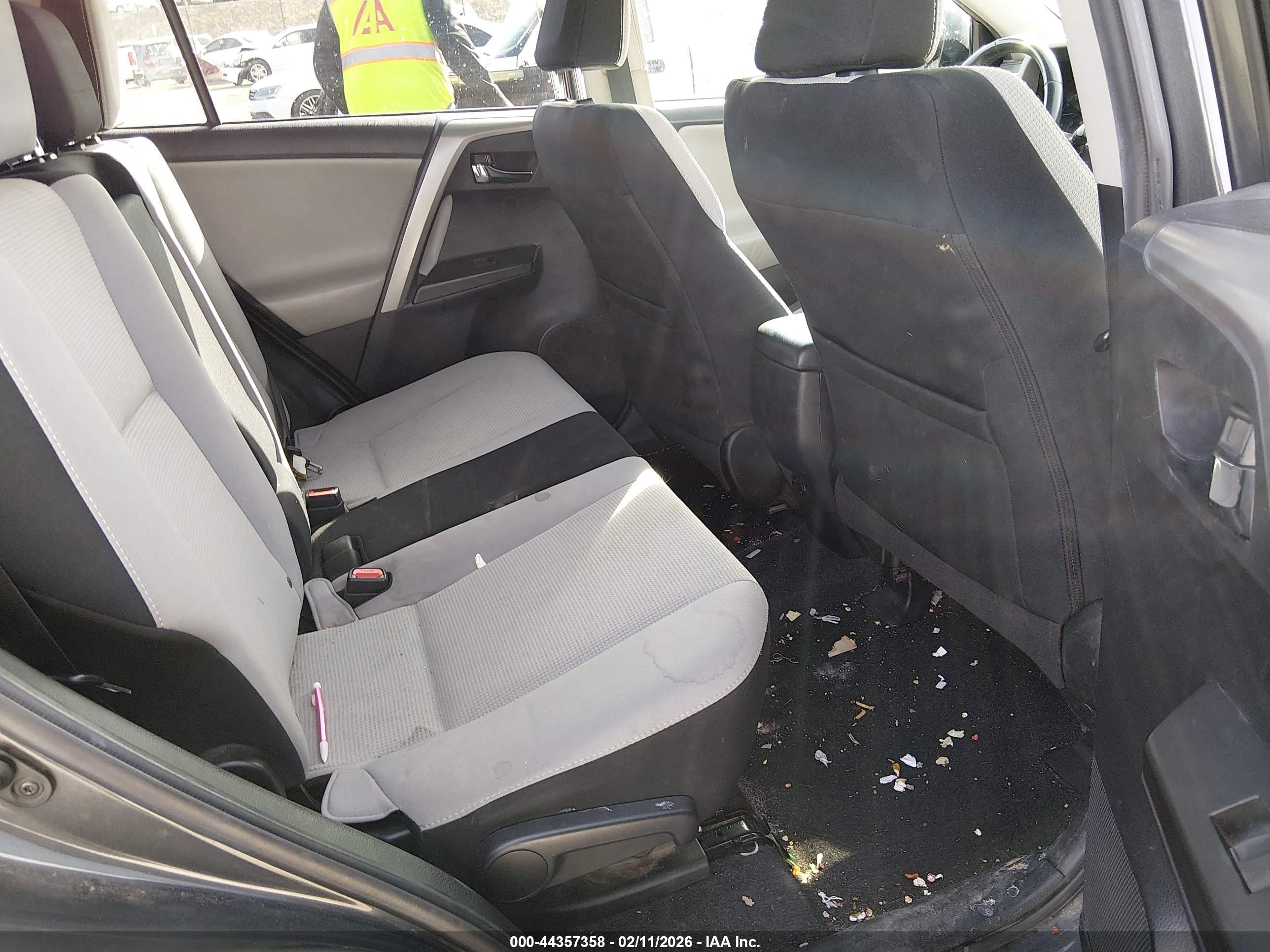 TOYOTA RAV4 image 8