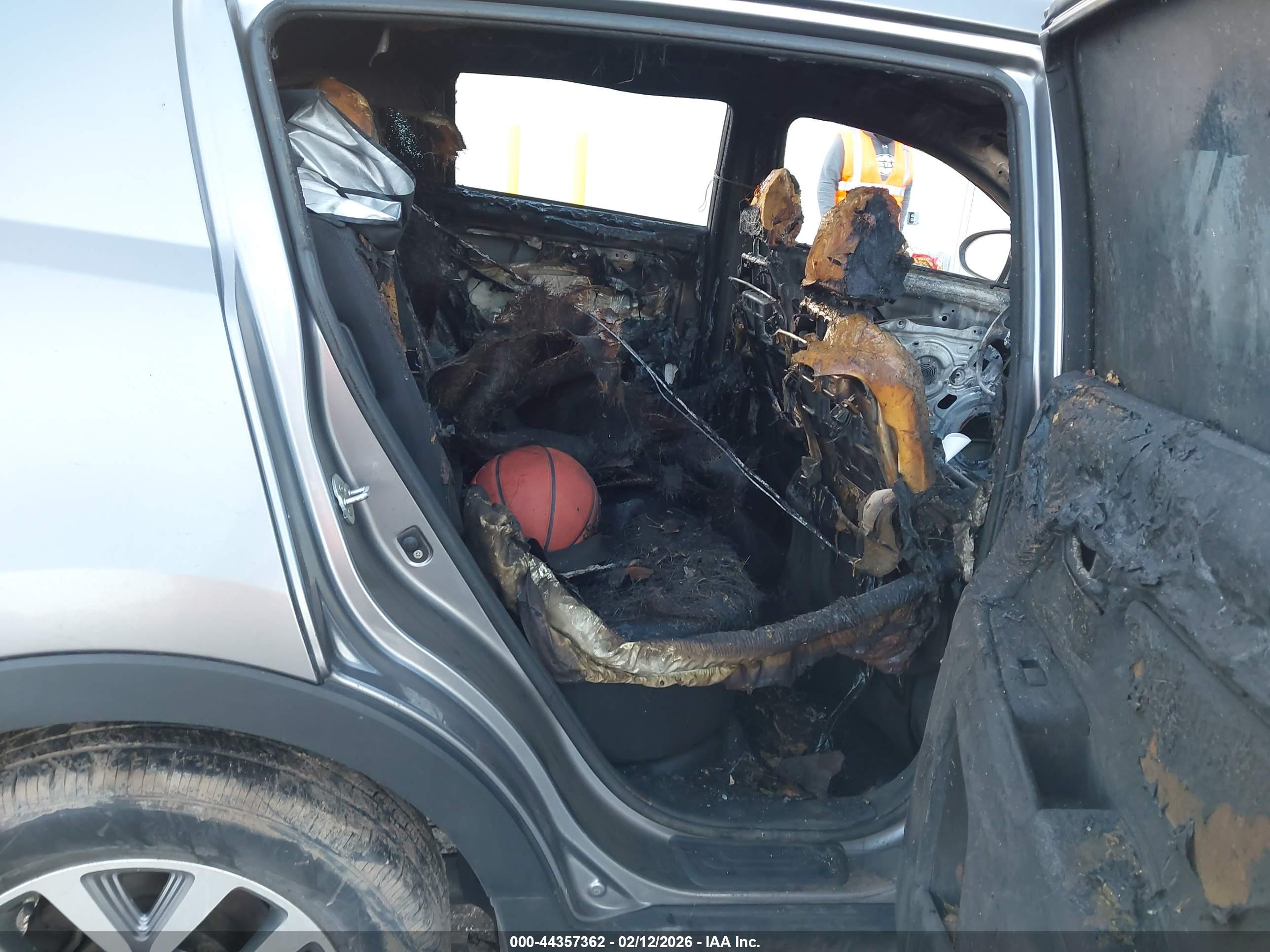 KIA SPORTAGE image 8
