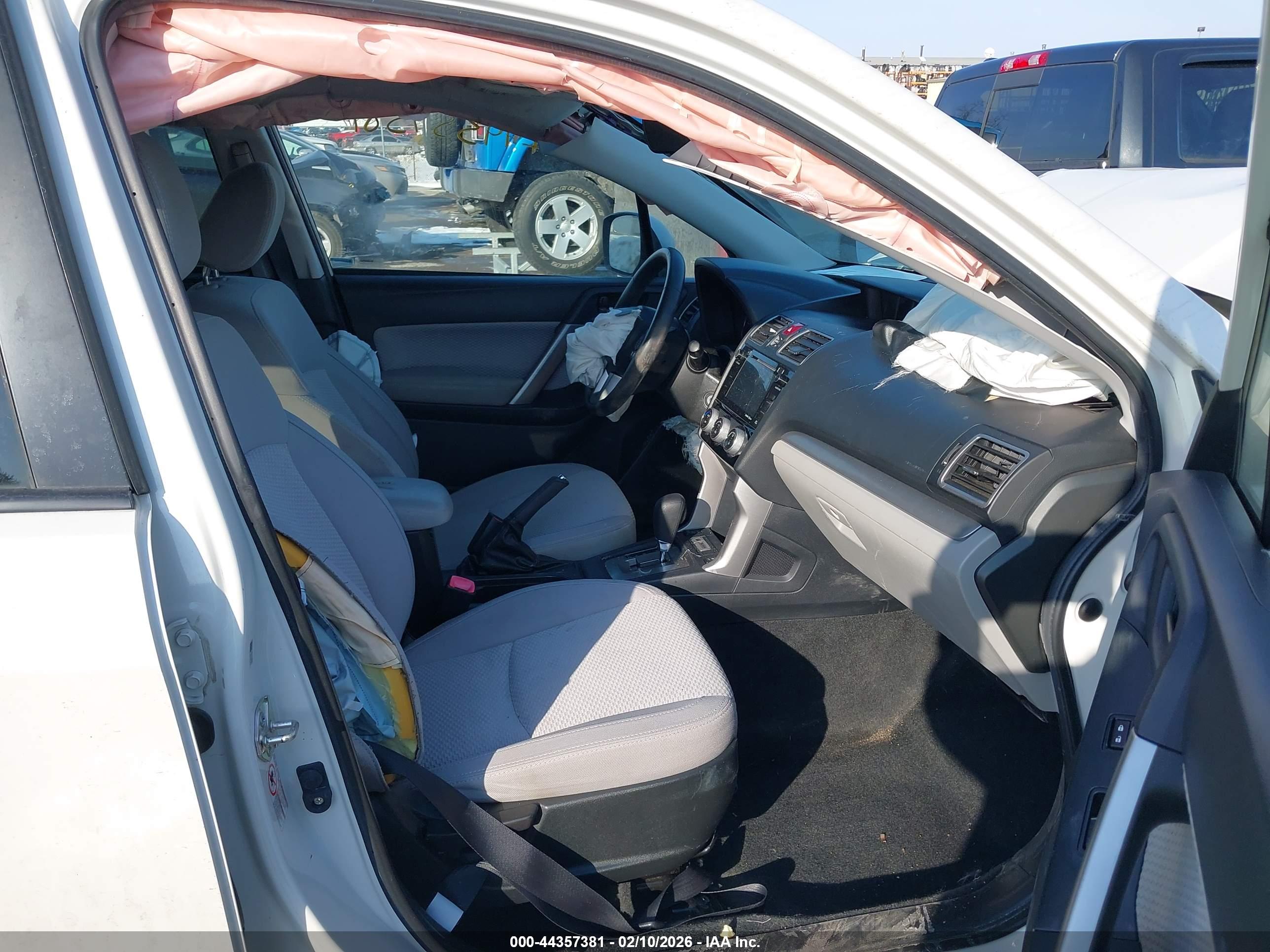 SUBARU FORESTER image 5