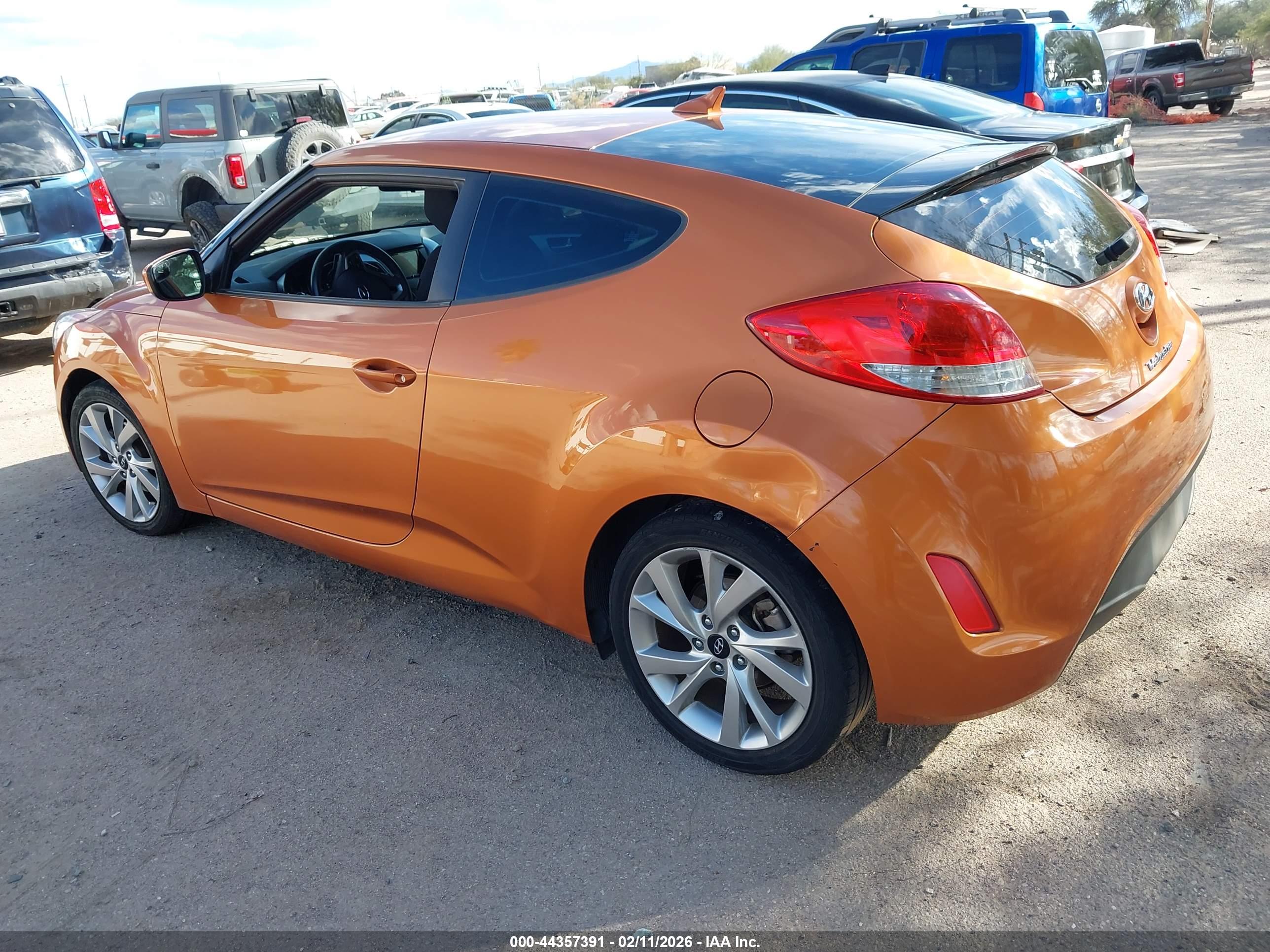 HYUNDAI VELOSTER image 3