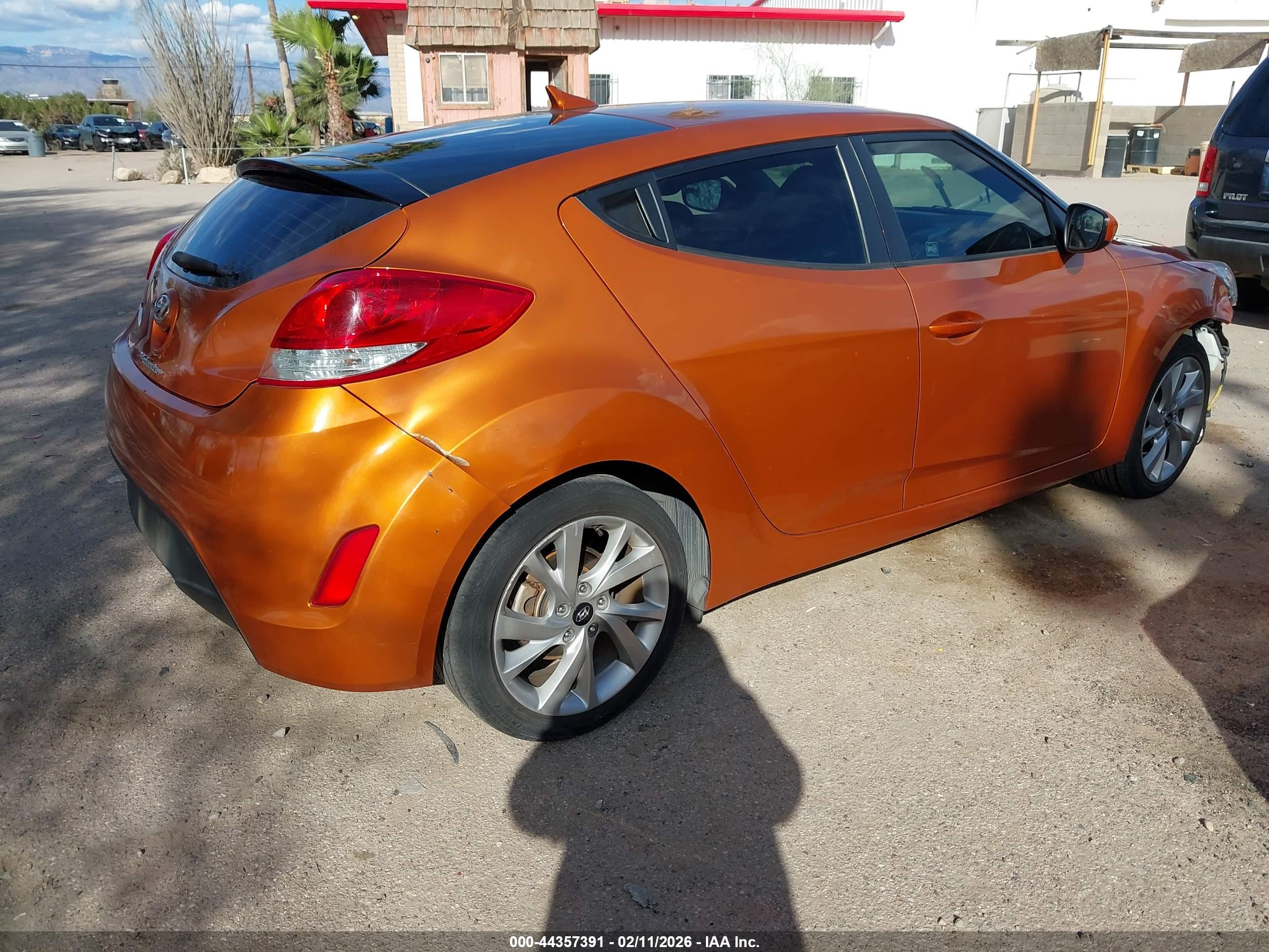HYUNDAI VELOSTER image 4