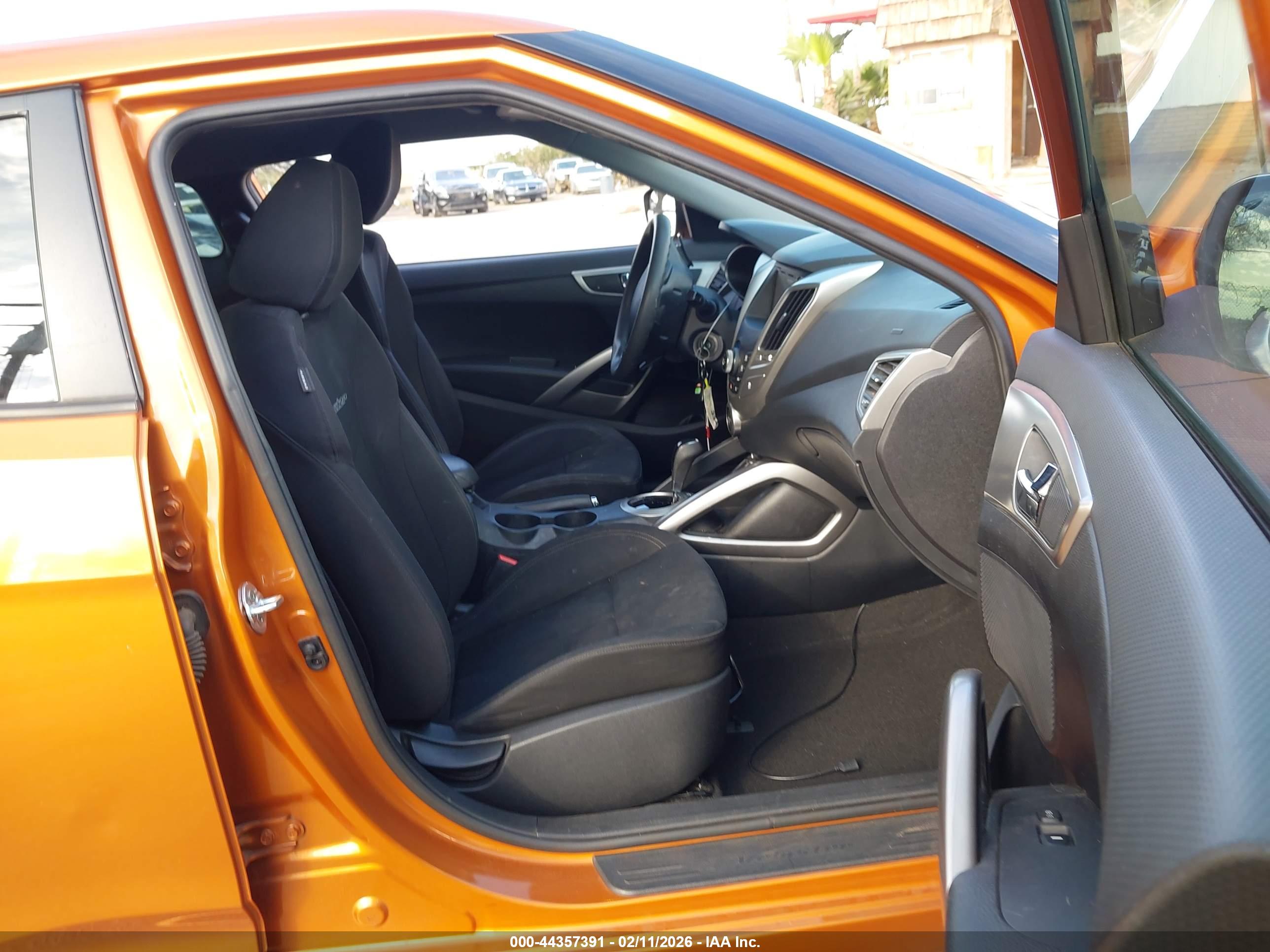 HYUNDAI VELOSTER image 5