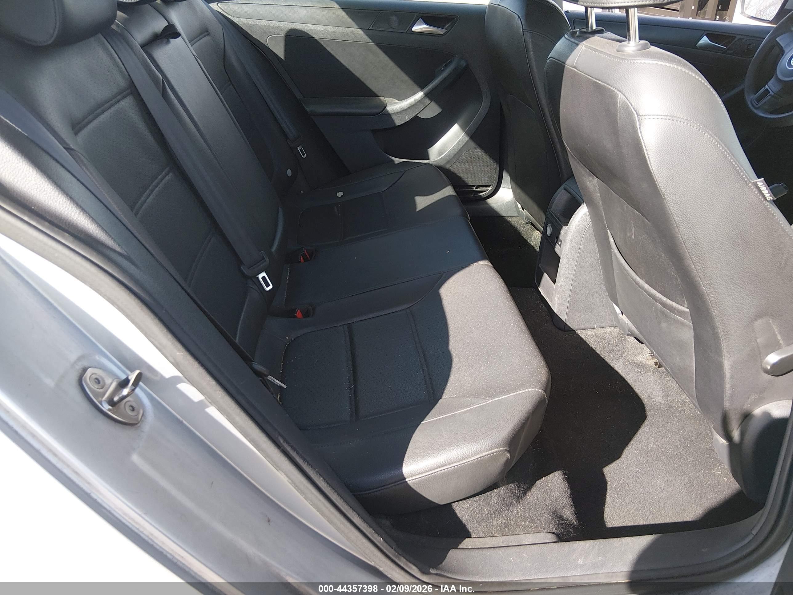 VOLKSWAGEN JETTA image 8