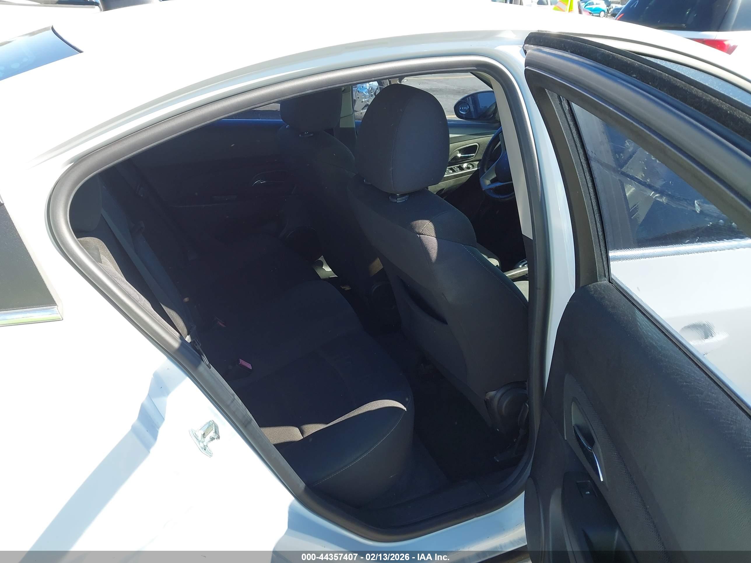 CHEVROLET CRUZE image 8