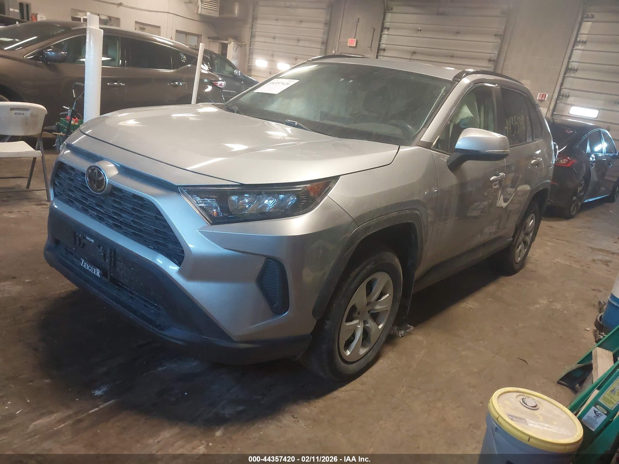 TOYOTA RAV4 image 2