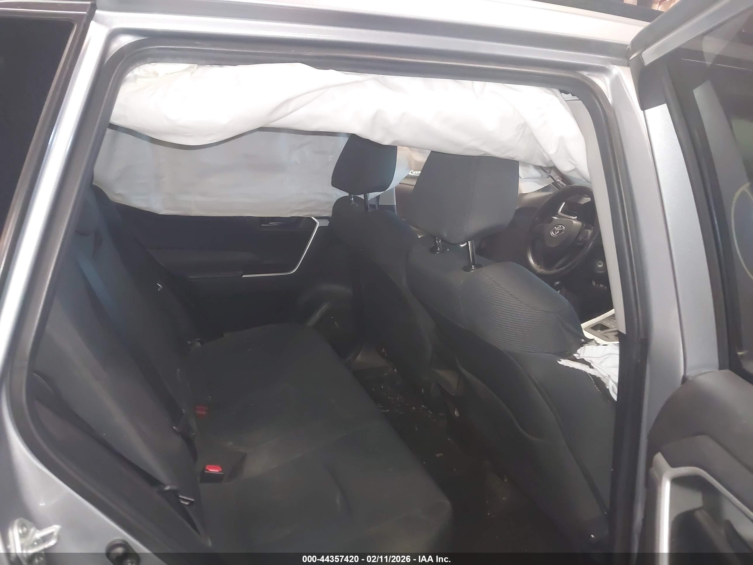 TOYOTA RAV4 image 8
