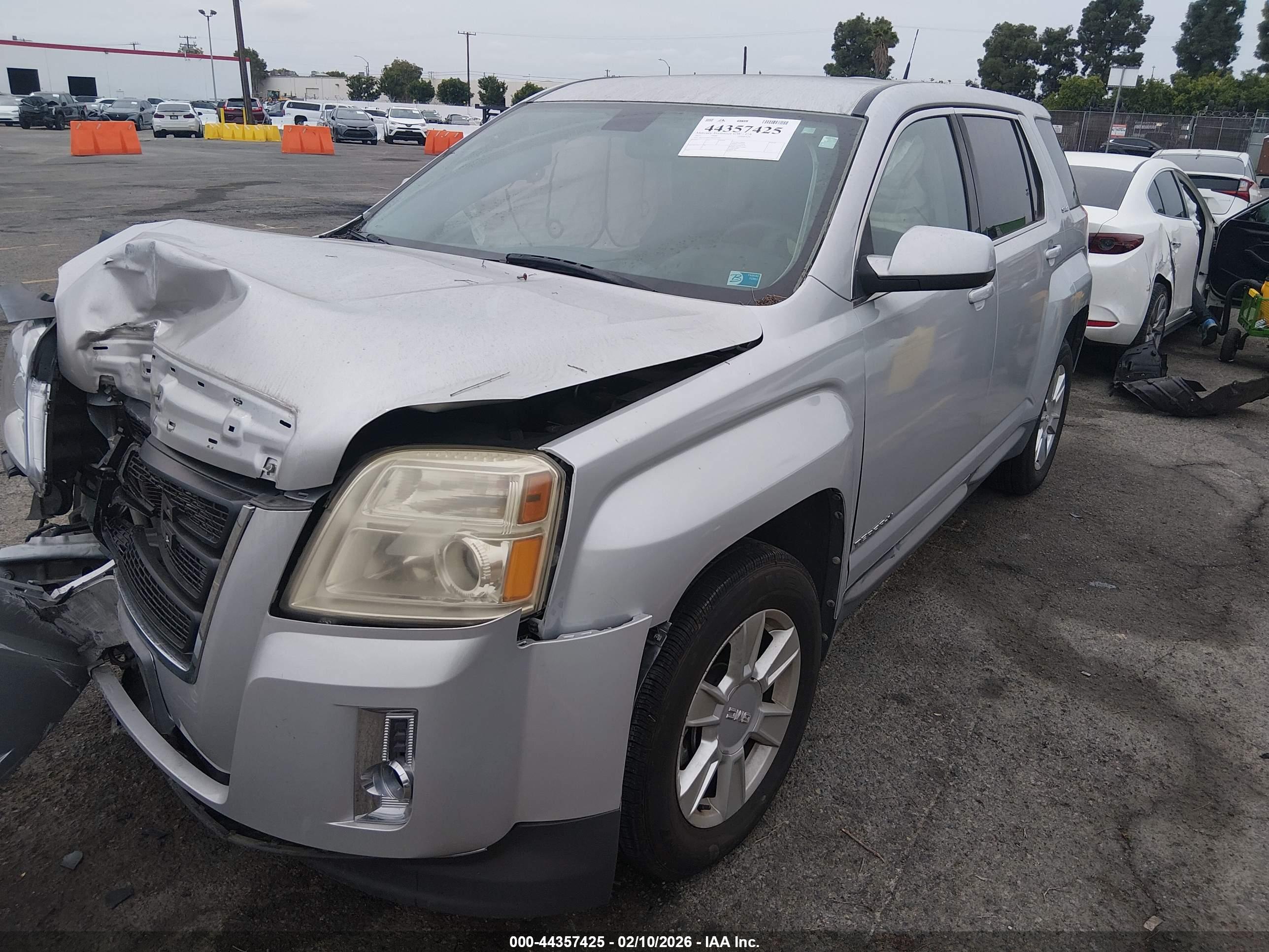 GMC TERRAIN image 2