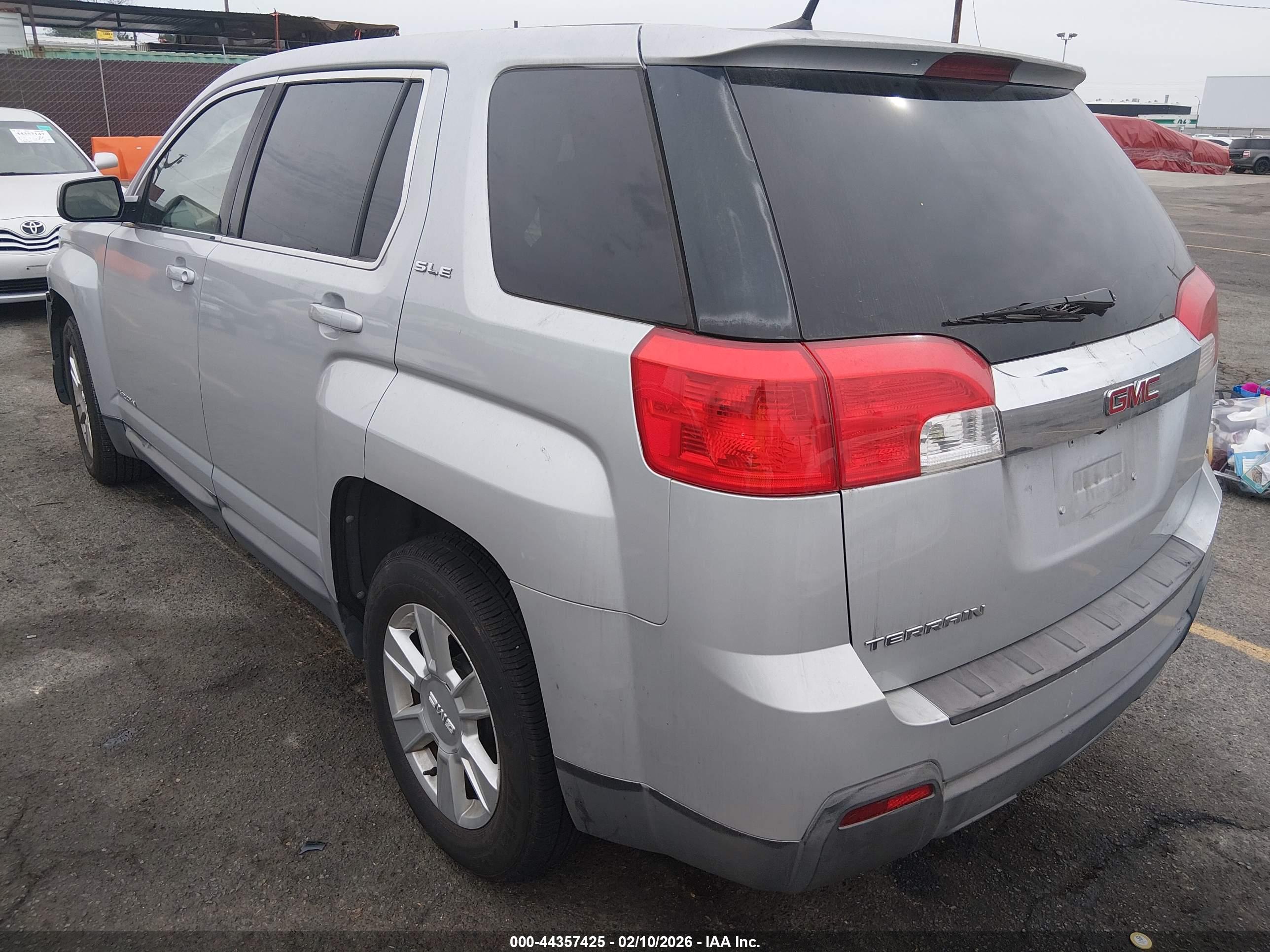 GMC TERRAIN image 3