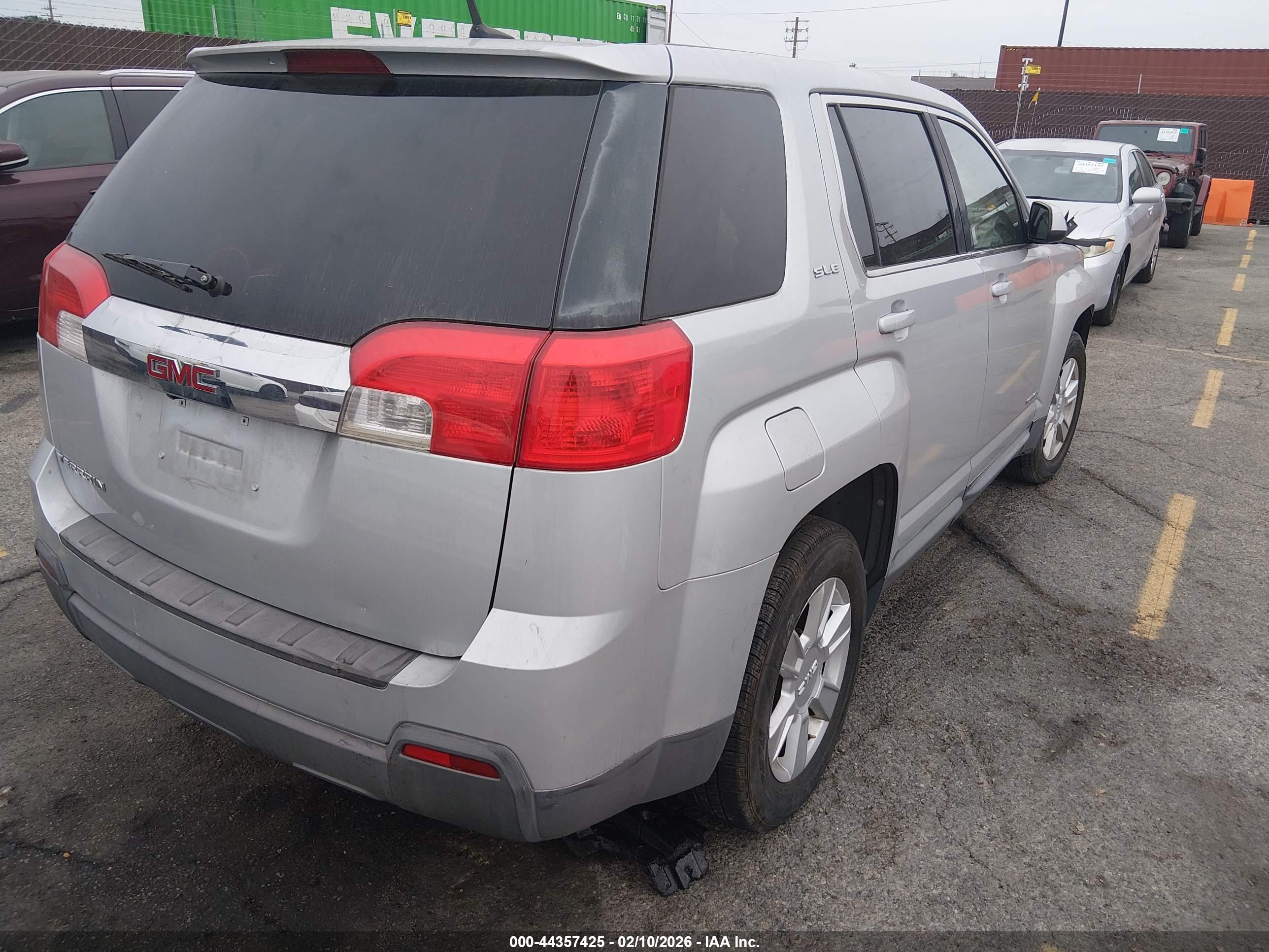 GMC TERRAIN image 4
