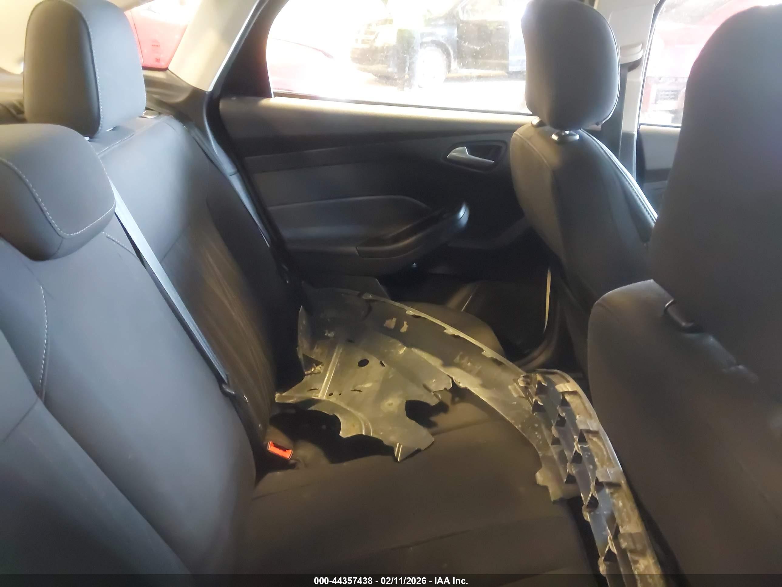 FORD FOCUS image 8