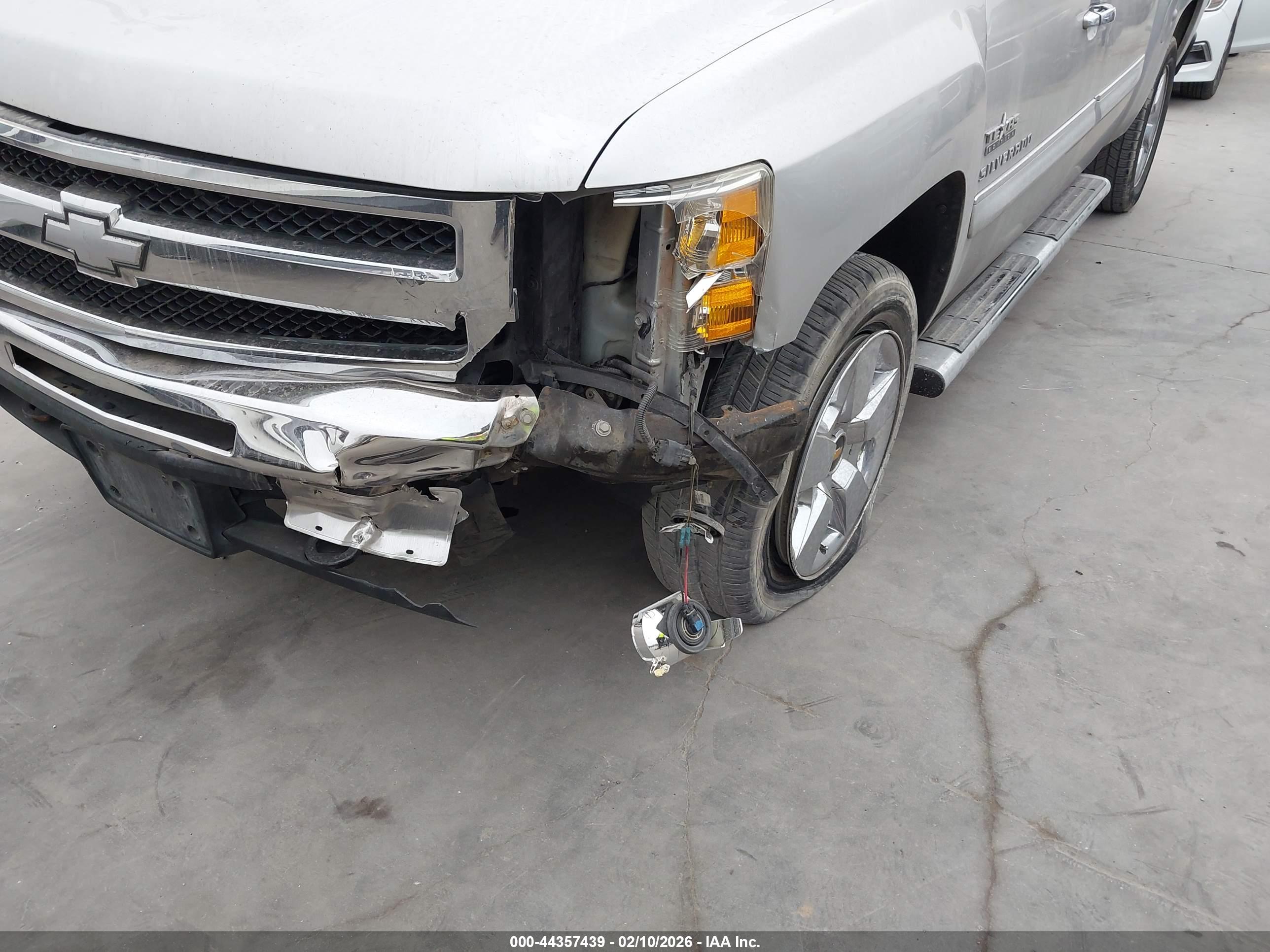 CHEVROLET SILVERADO image 6