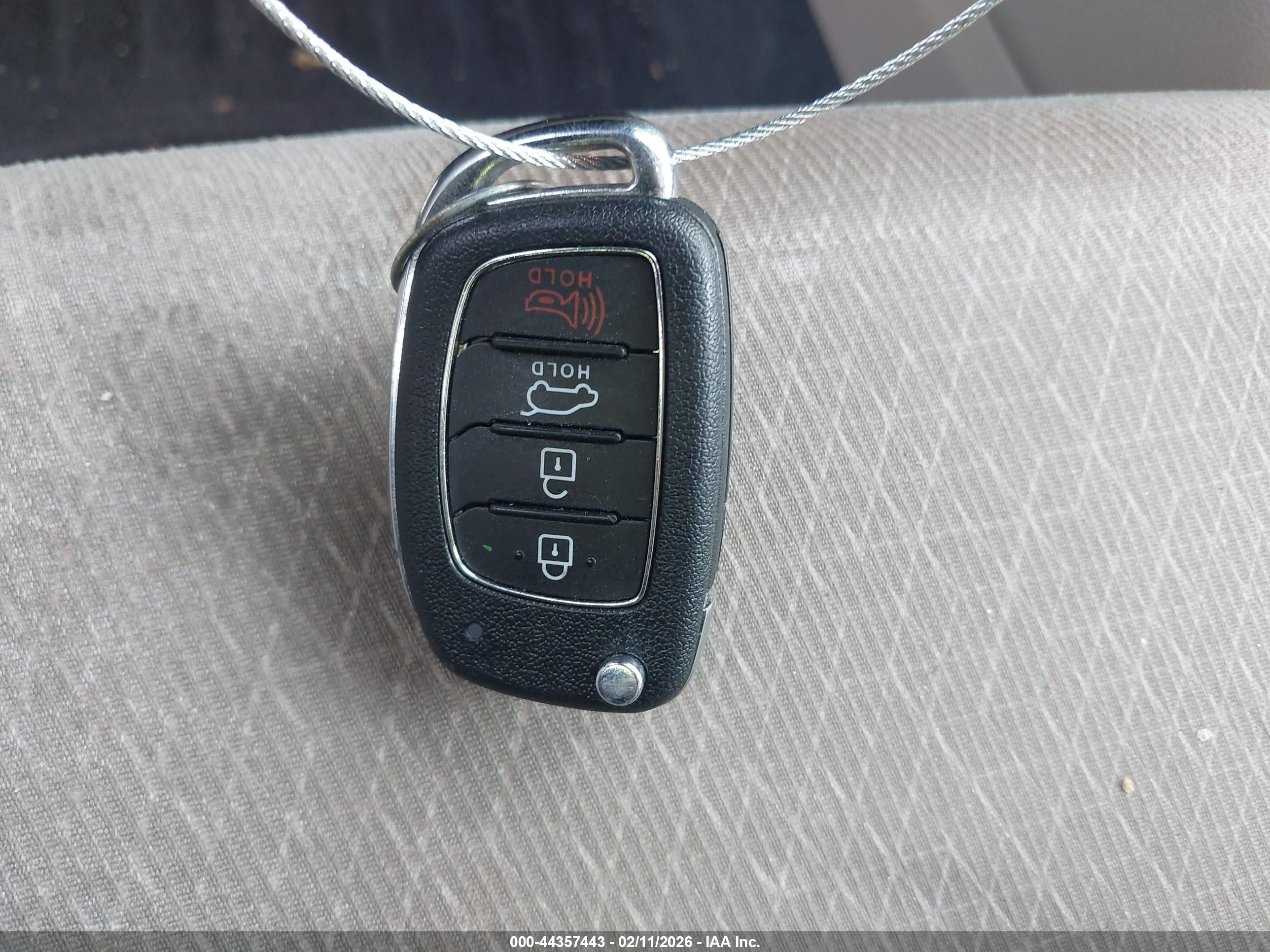 HYUNDAI TUCSON image 11