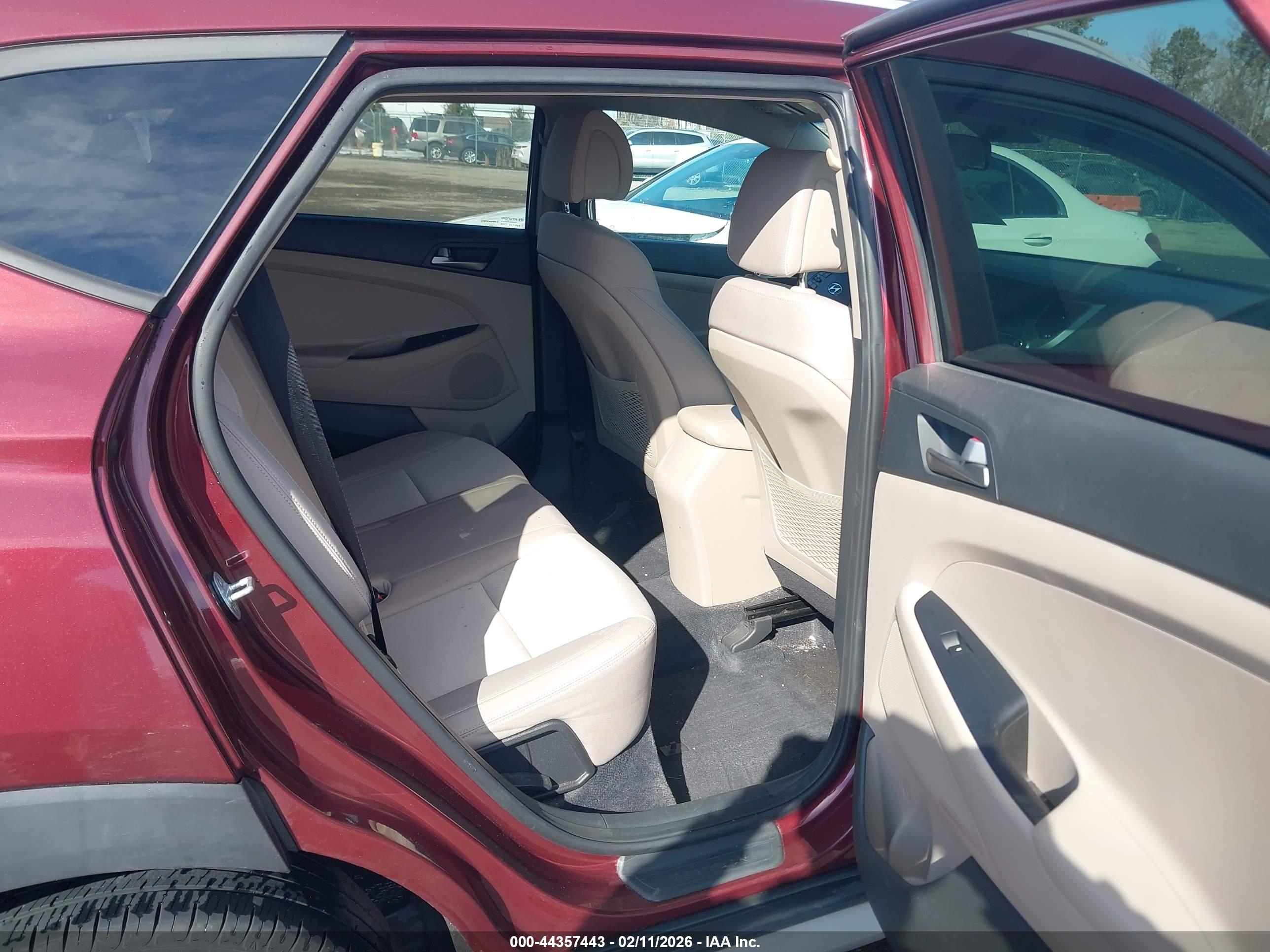 HYUNDAI TUCSON image 8