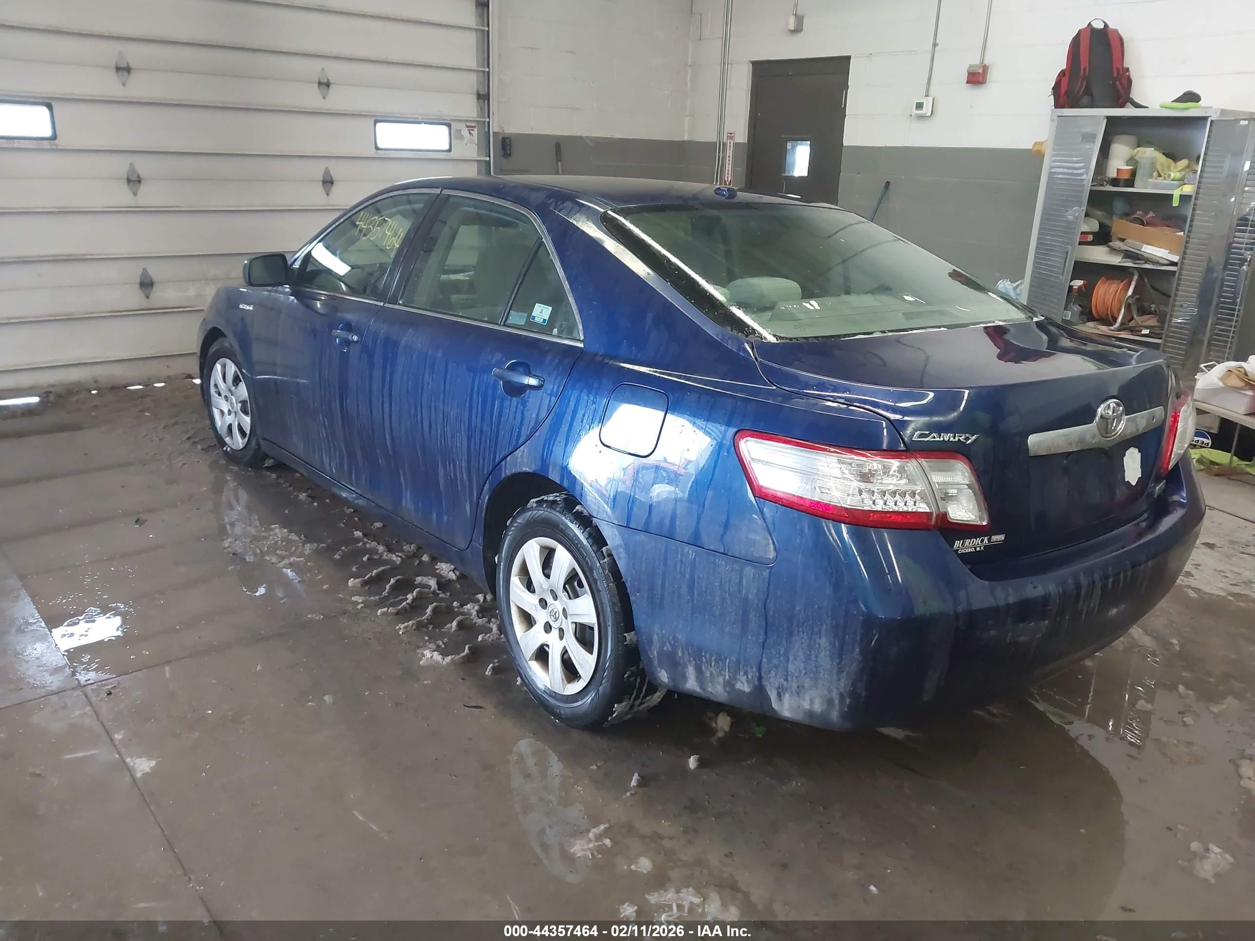 TOYOTA CAMRY image 3