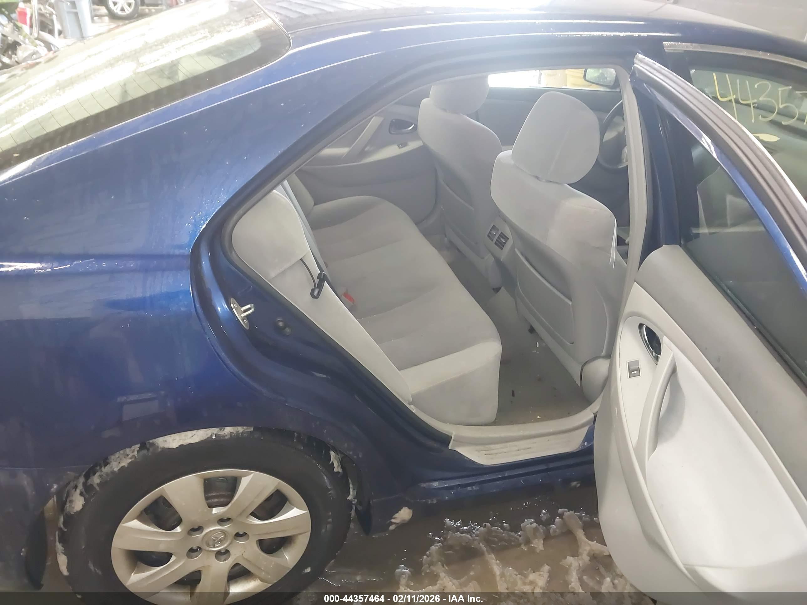 TOYOTA CAMRY image 8