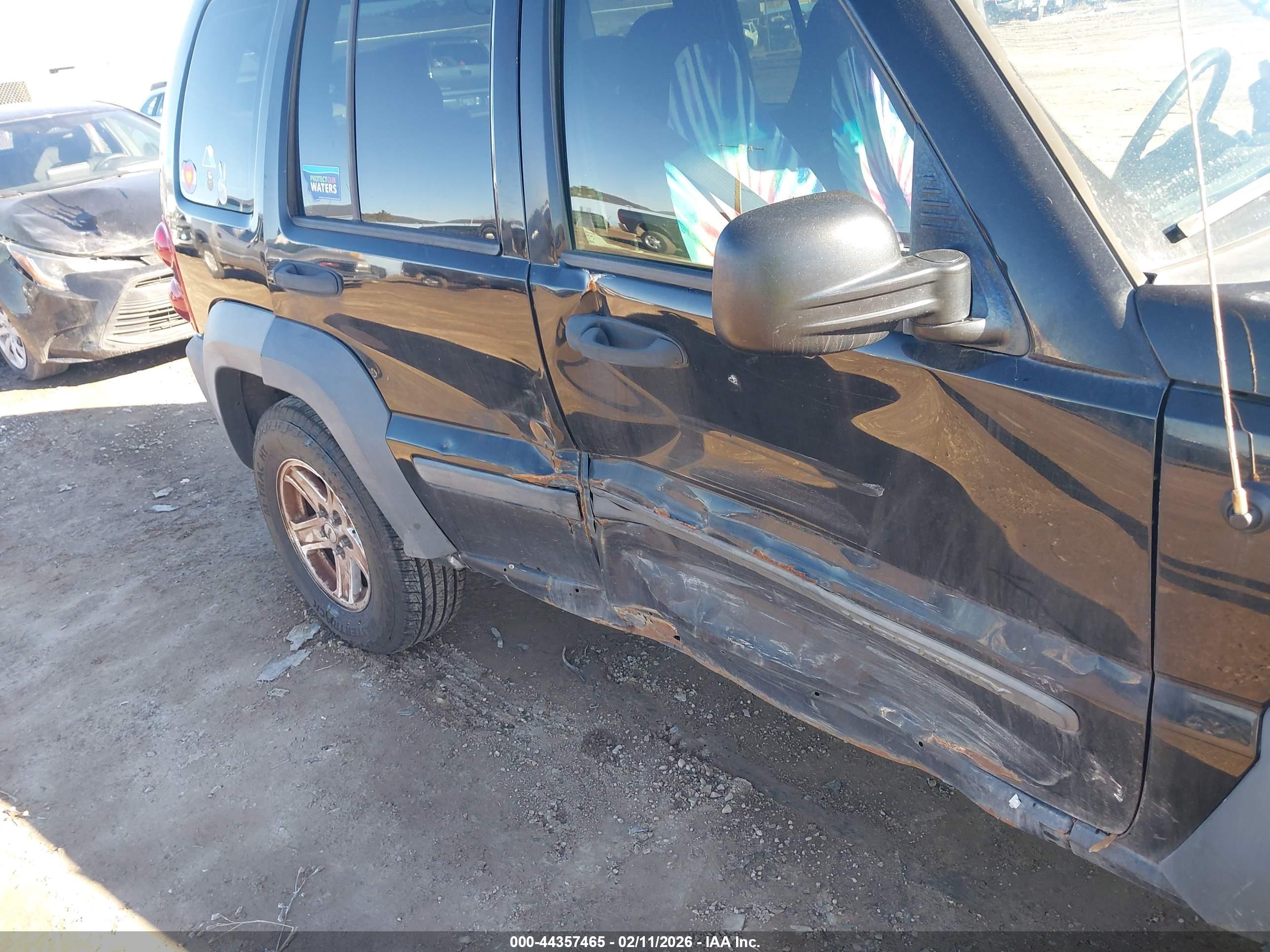 JEEP LIBERTY image 6