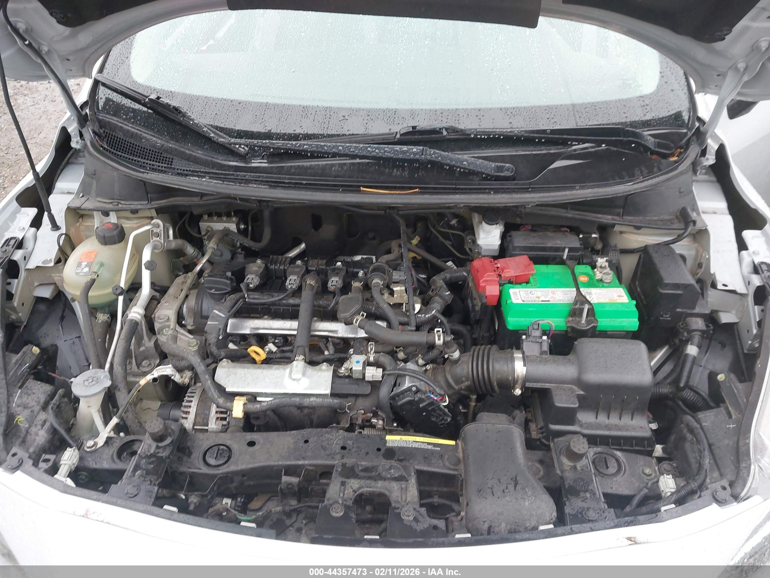 NISSAN VERSA image 10