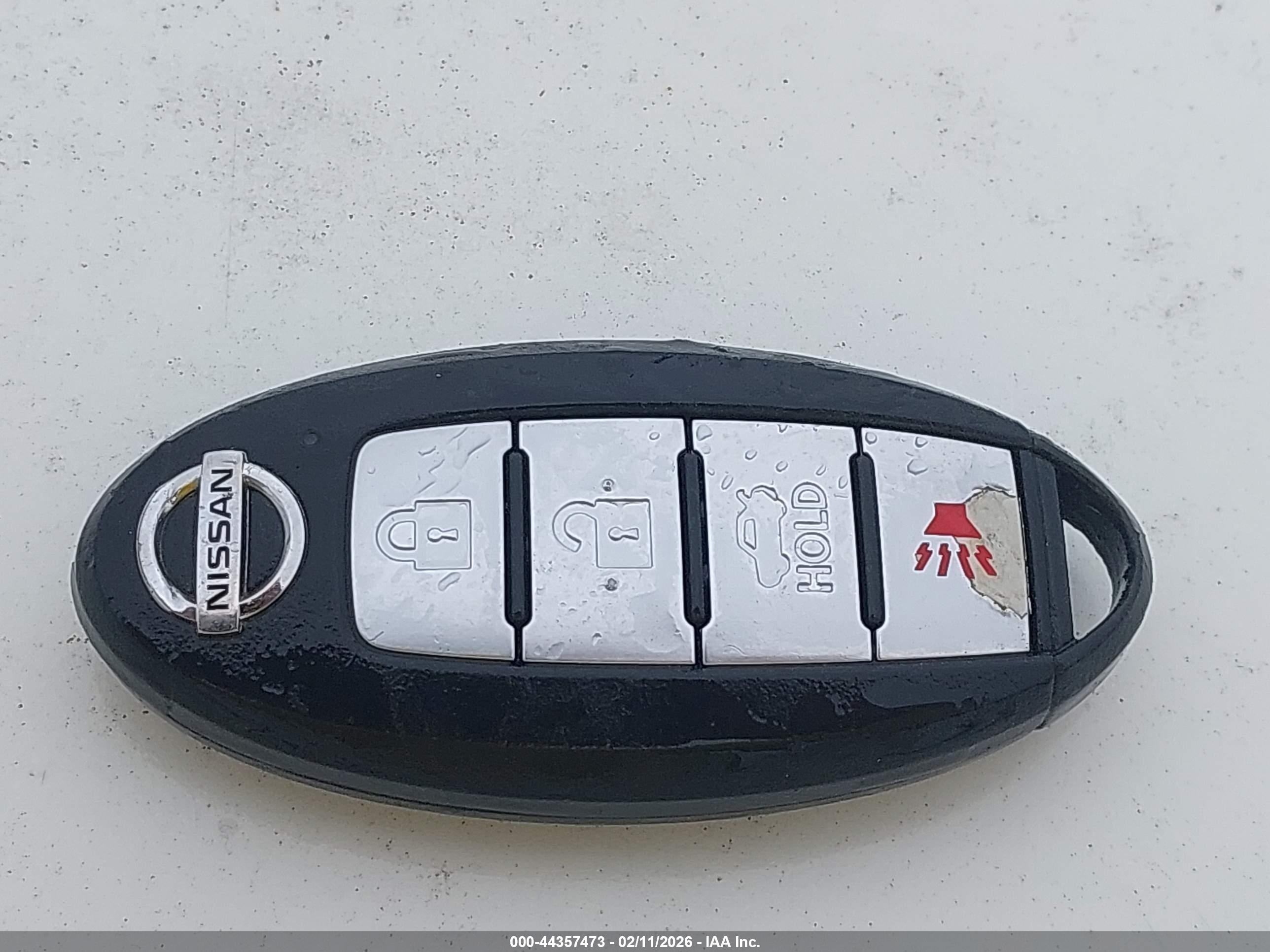 NISSAN VERSA image 11