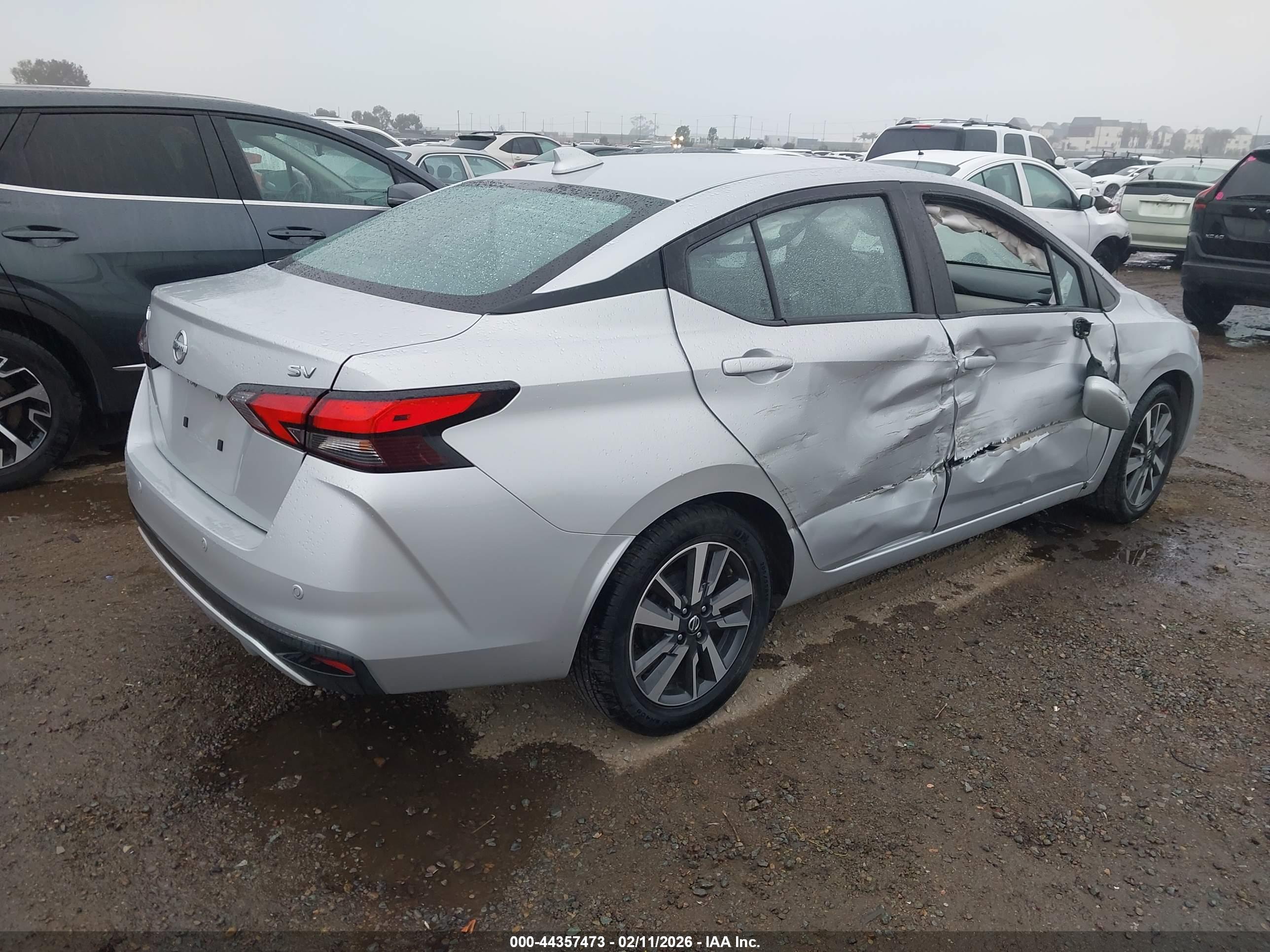 NISSAN VERSA image 4