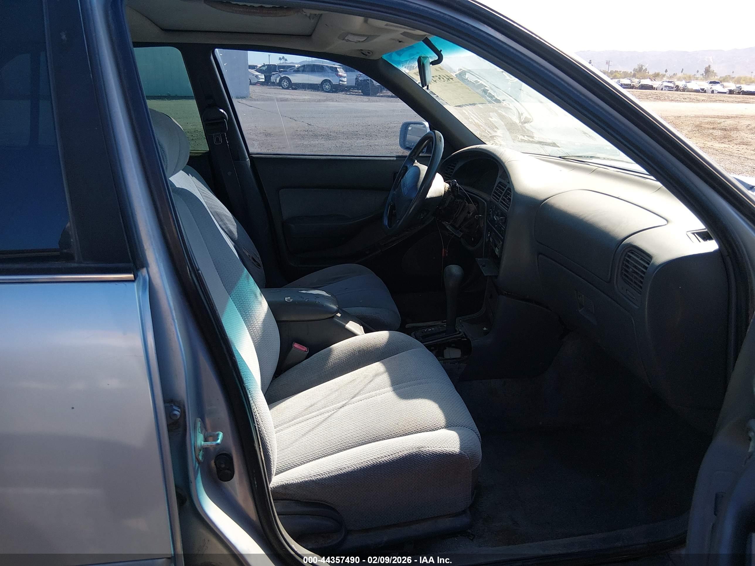 TOYOTA CAMRY image 5