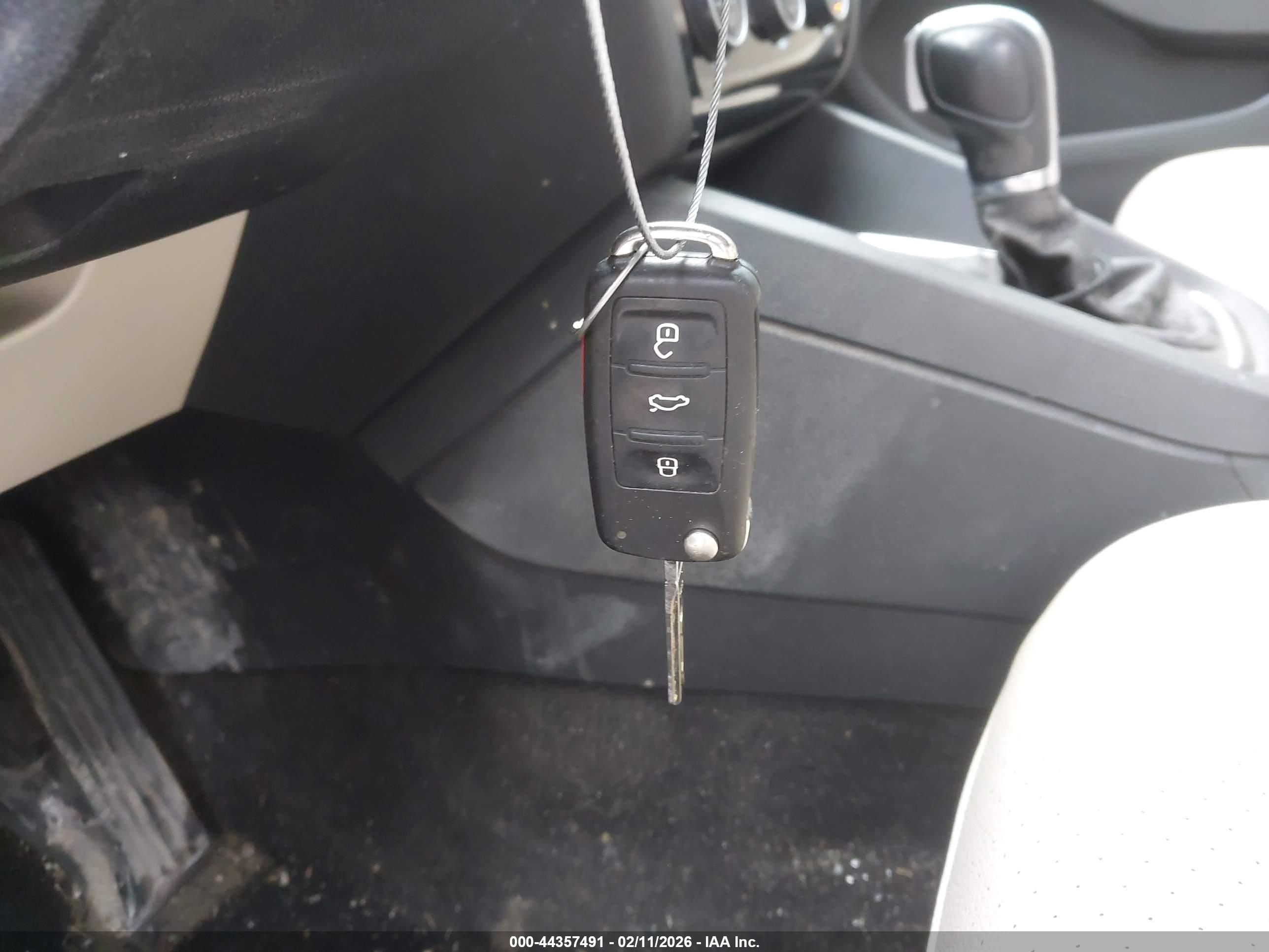 VOLKSWAGEN JETTA image 11
