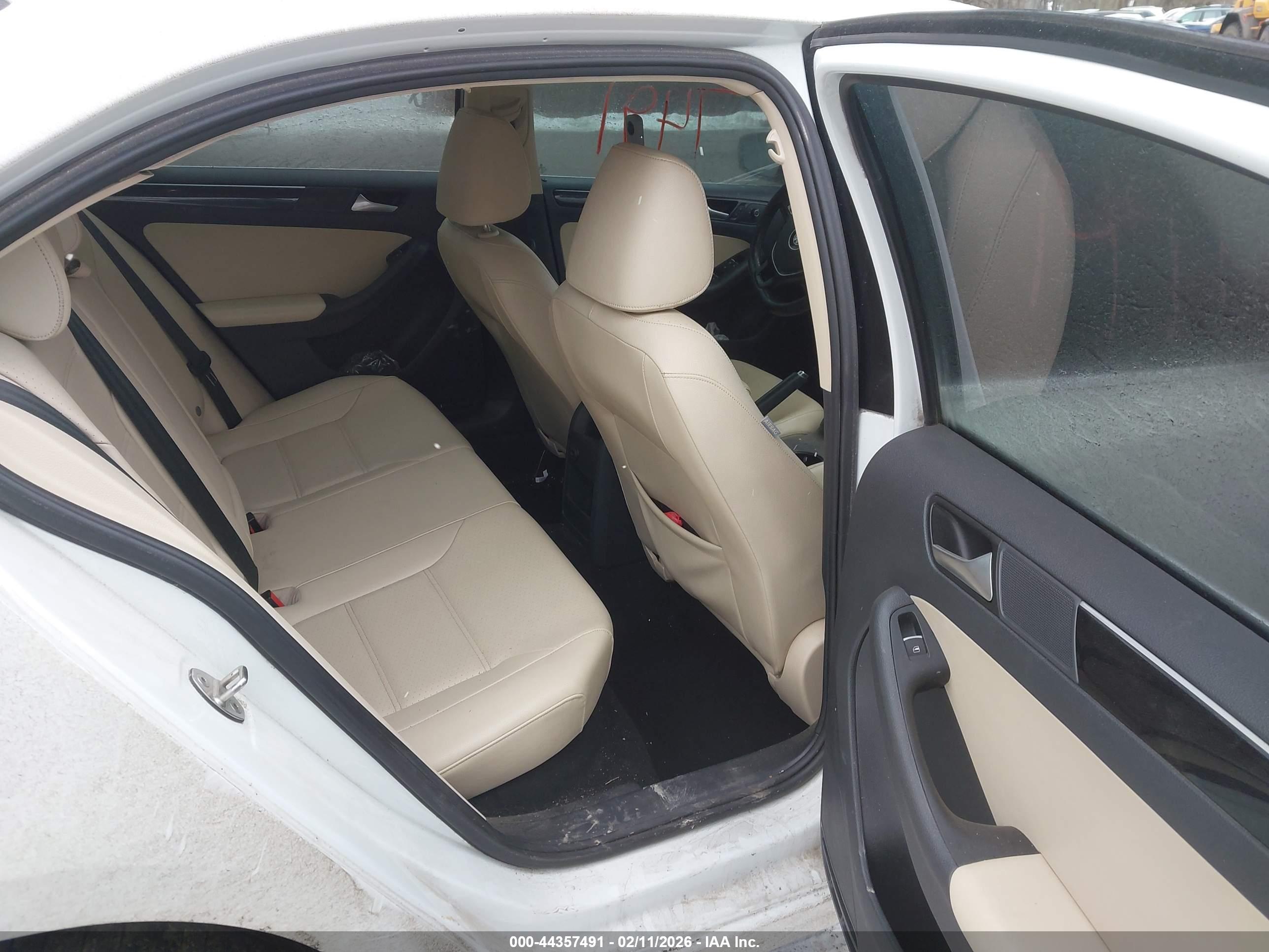 VOLKSWAGEN JETTA image 8