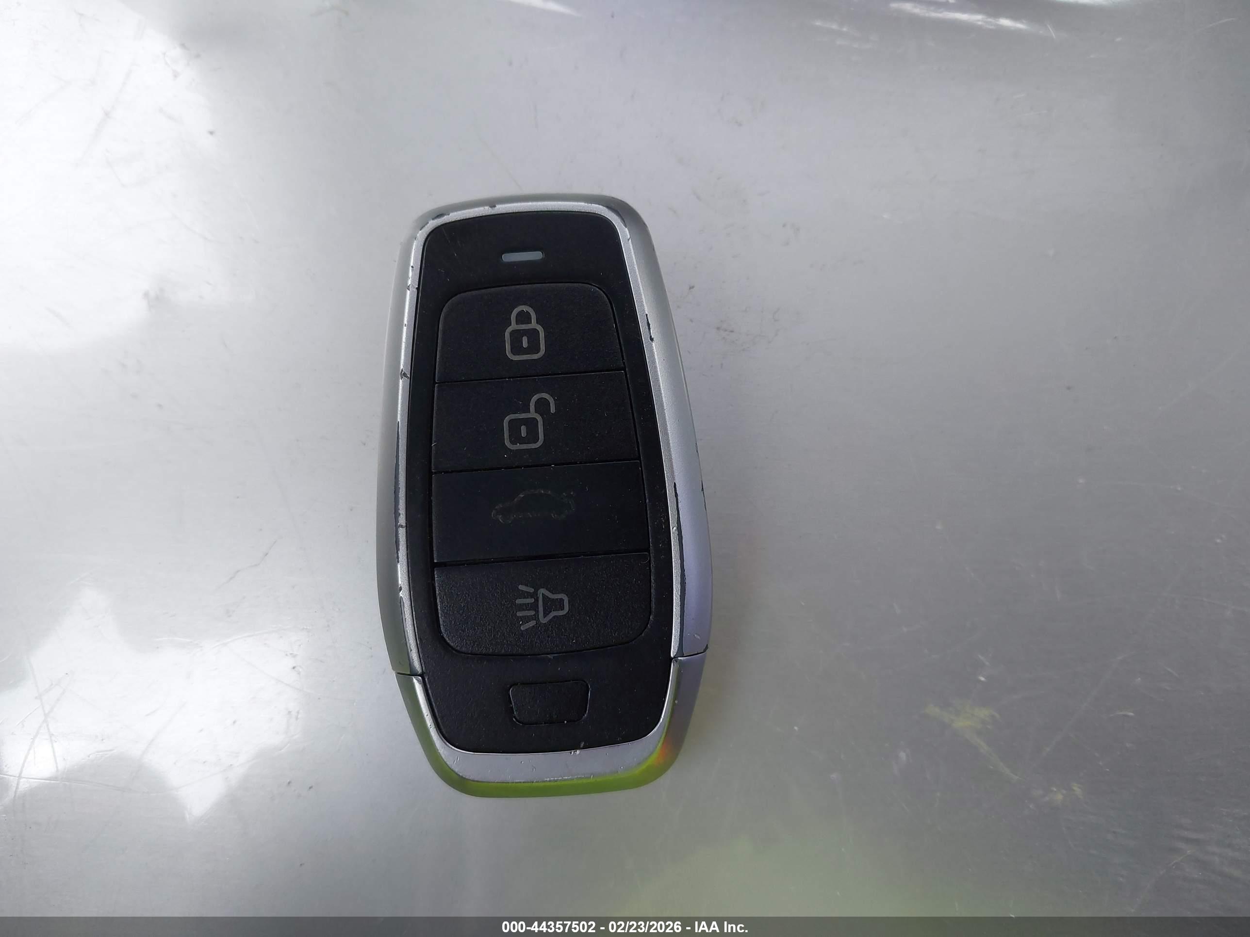 CHRYSLER 300 image 11