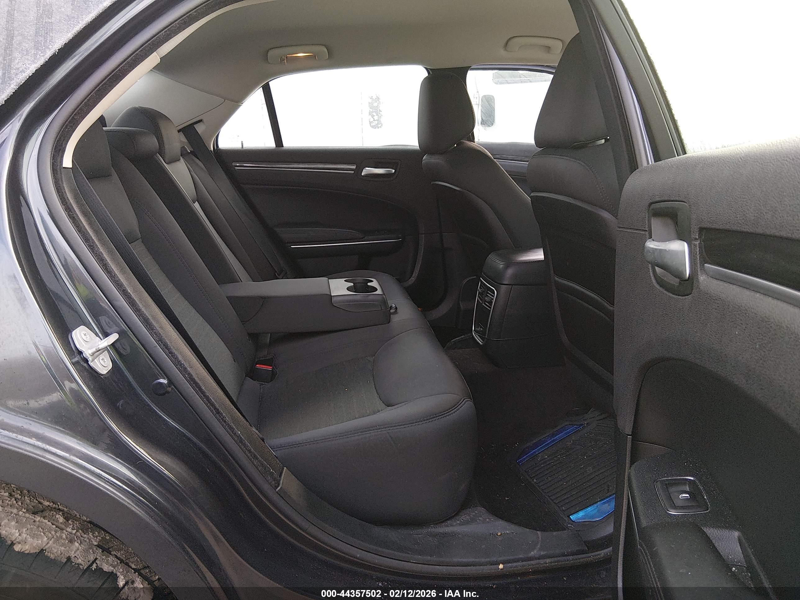 CHRYSLER 300 image 8