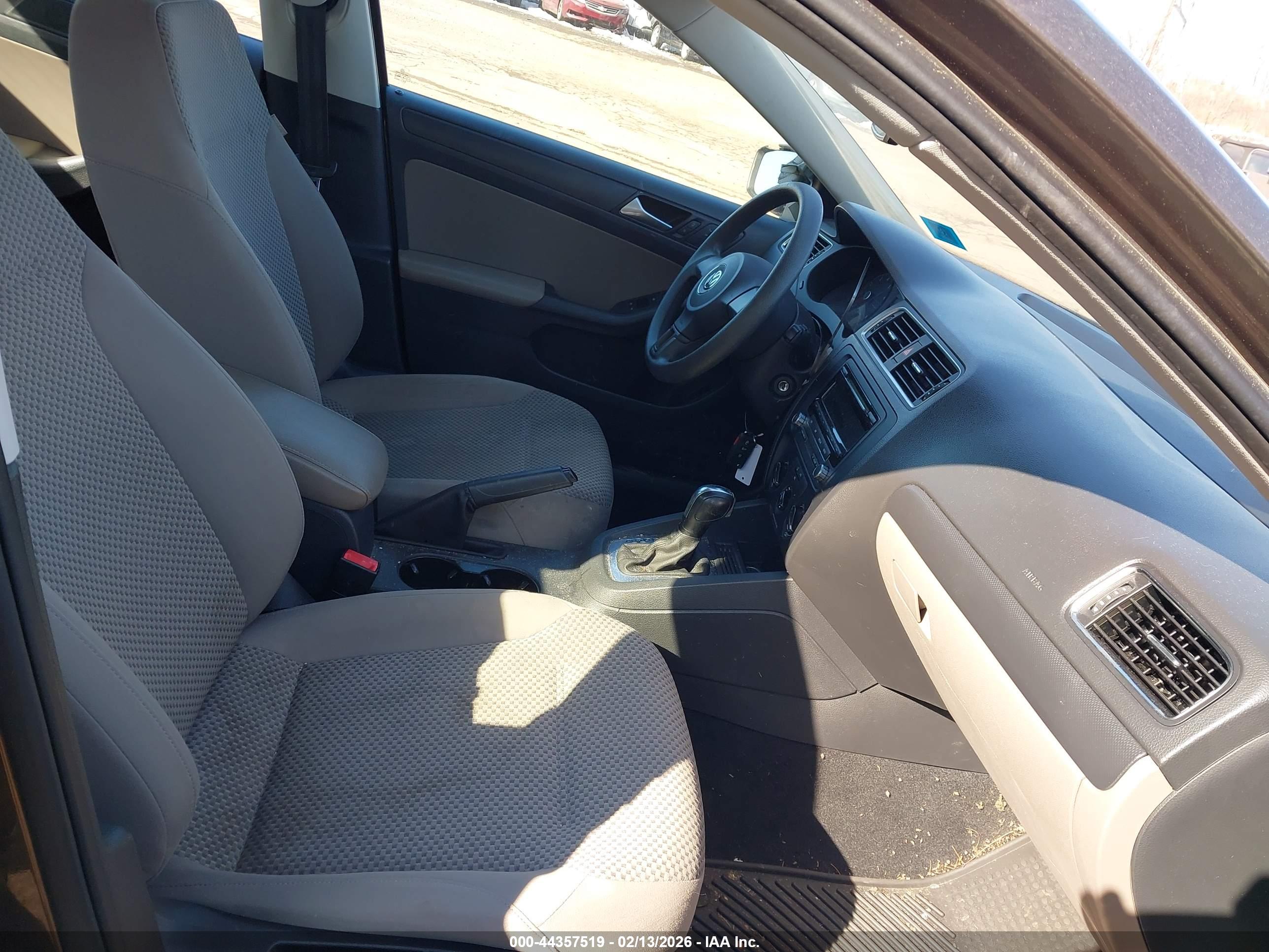 VOLKSWAGEN JETTA image 5