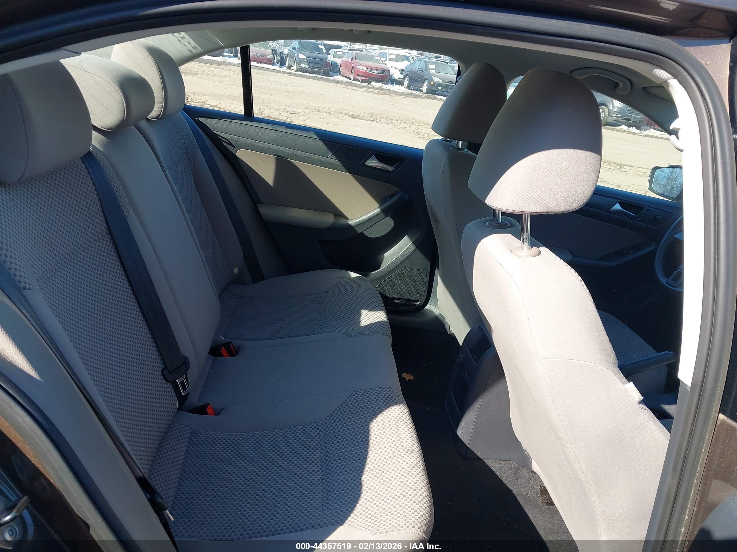 VOLKSWAGEN JETTA image 8