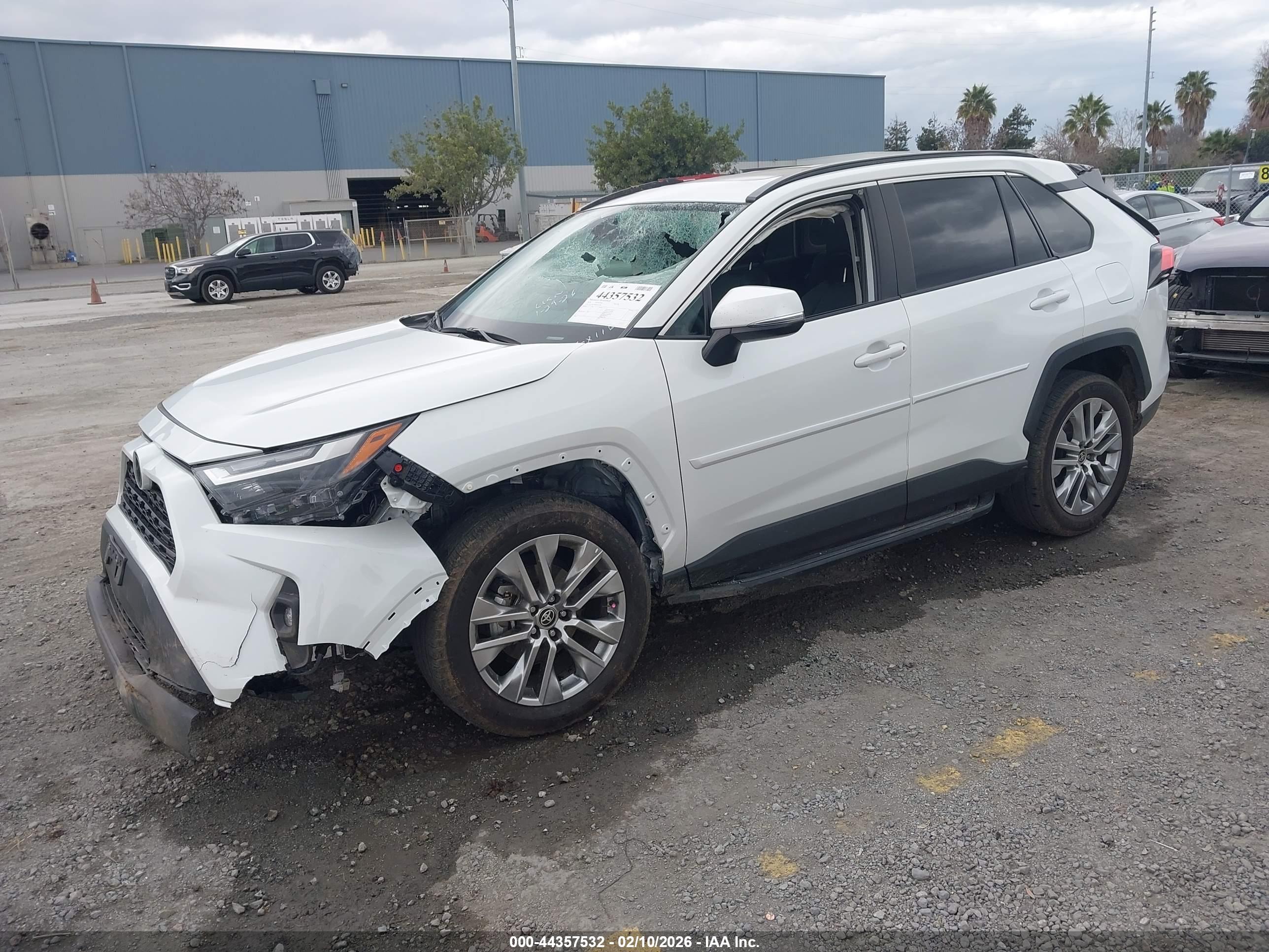 TOYOTA RAV4 image 2