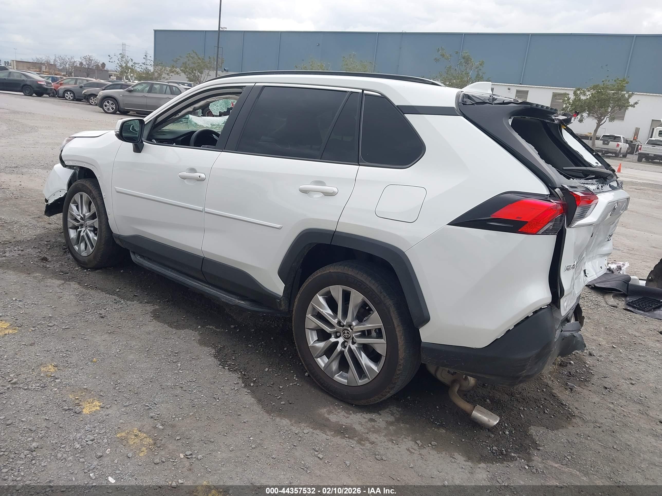 TOYOTA RAV4 image 3