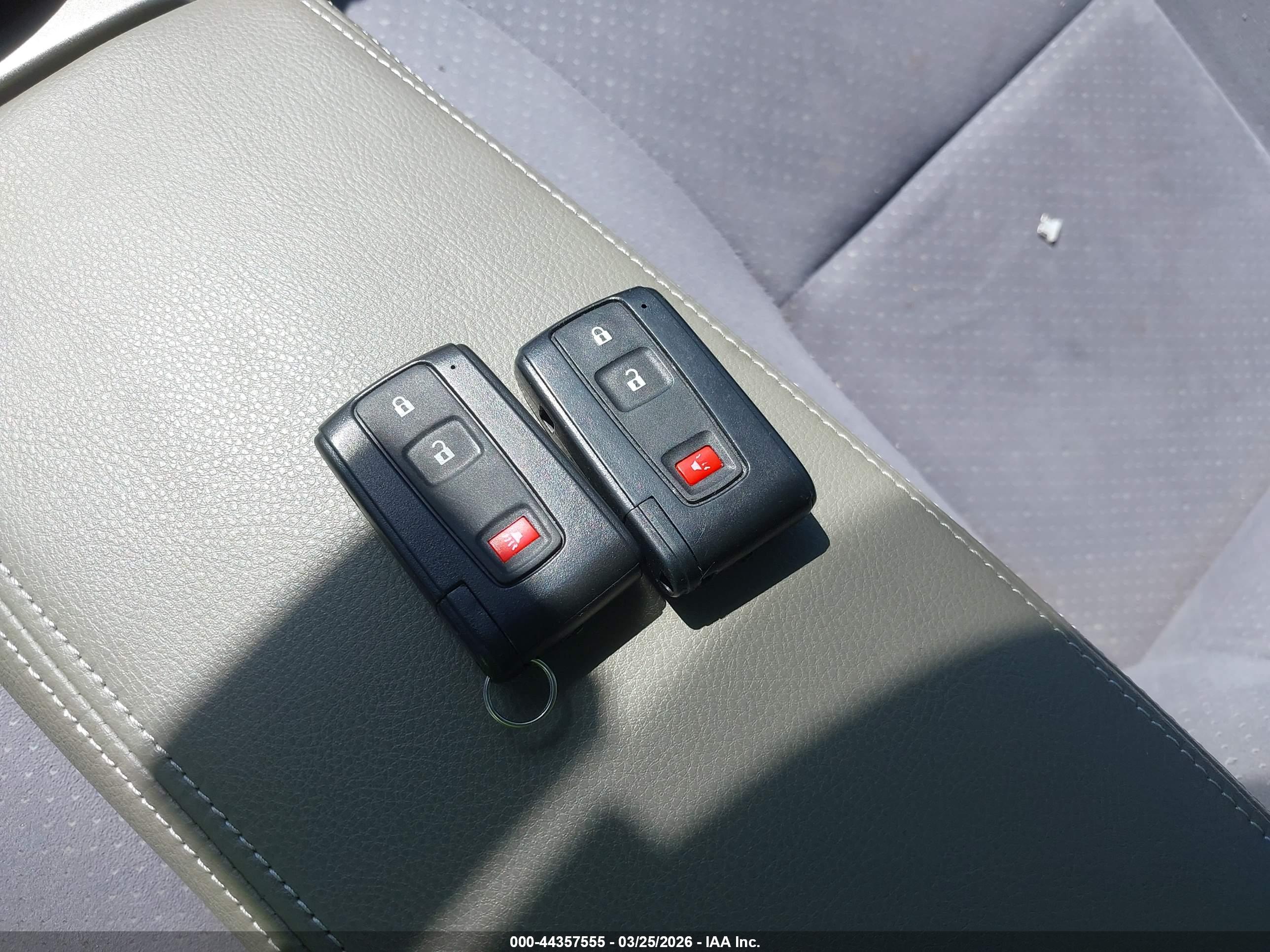 TOYOTA PRIUS image 11