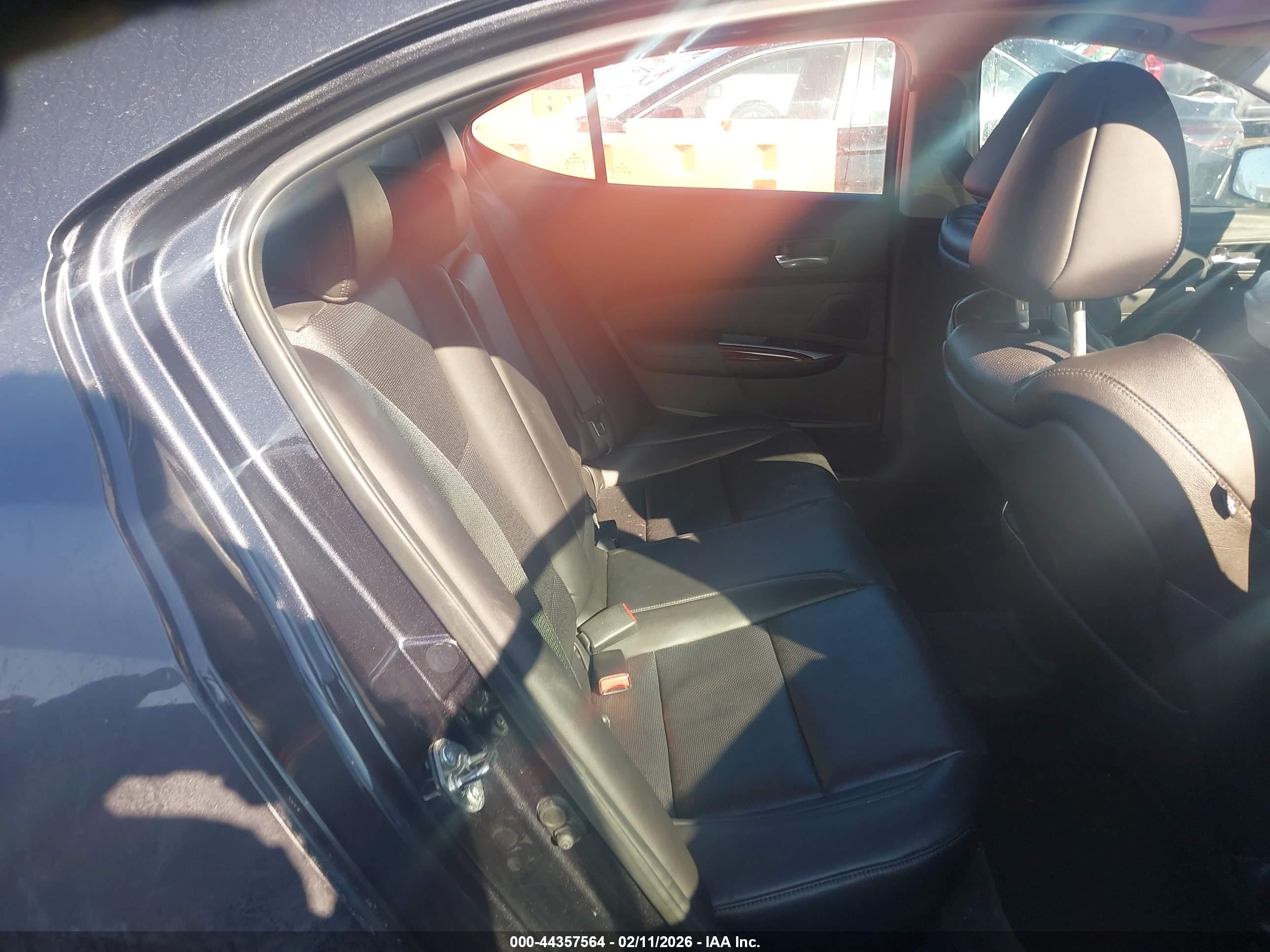 ACURA TLX image 8