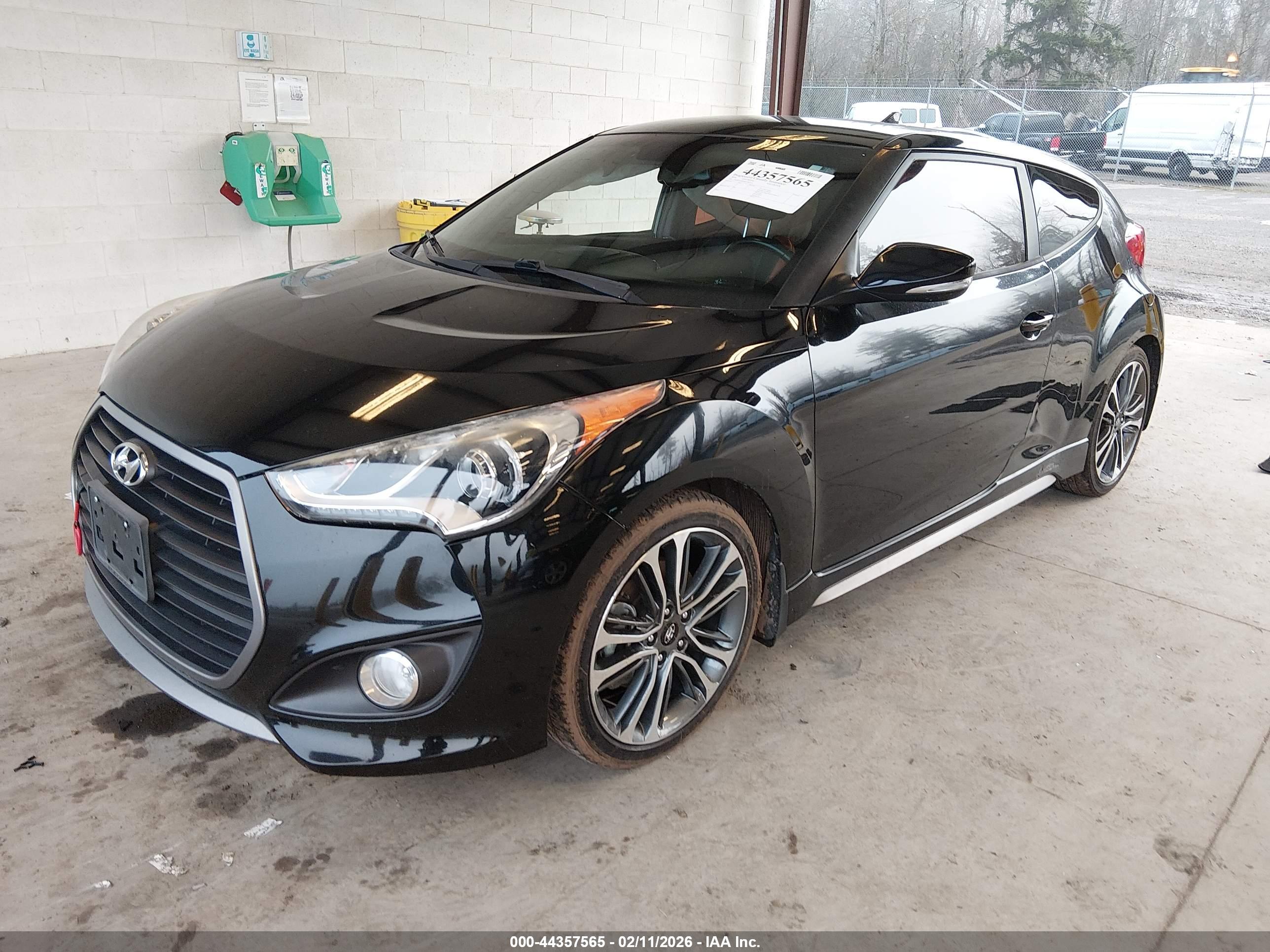 HYUNDAI VELOSTER image 2
