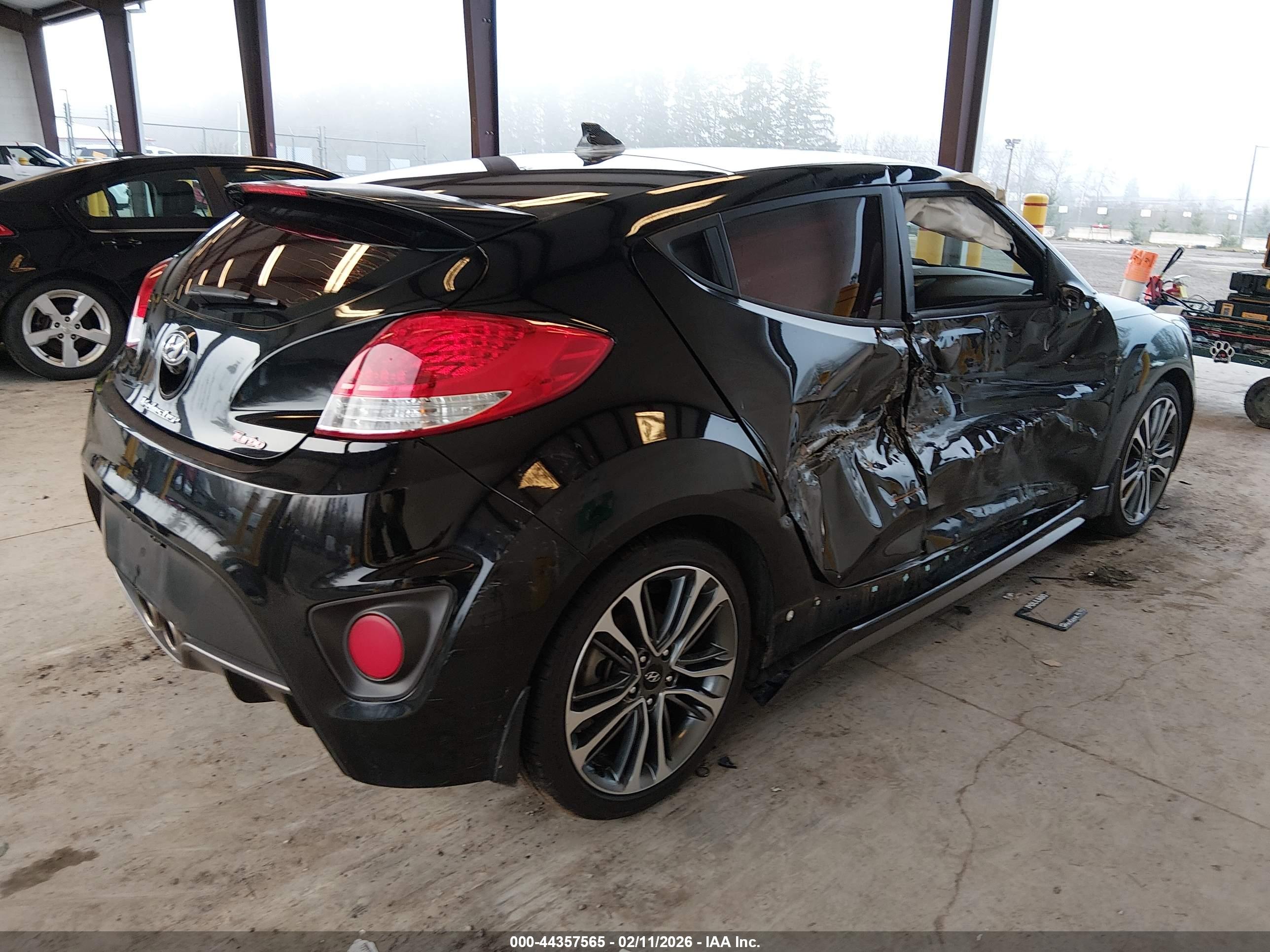 HYUNDAI VELOSTER image 4