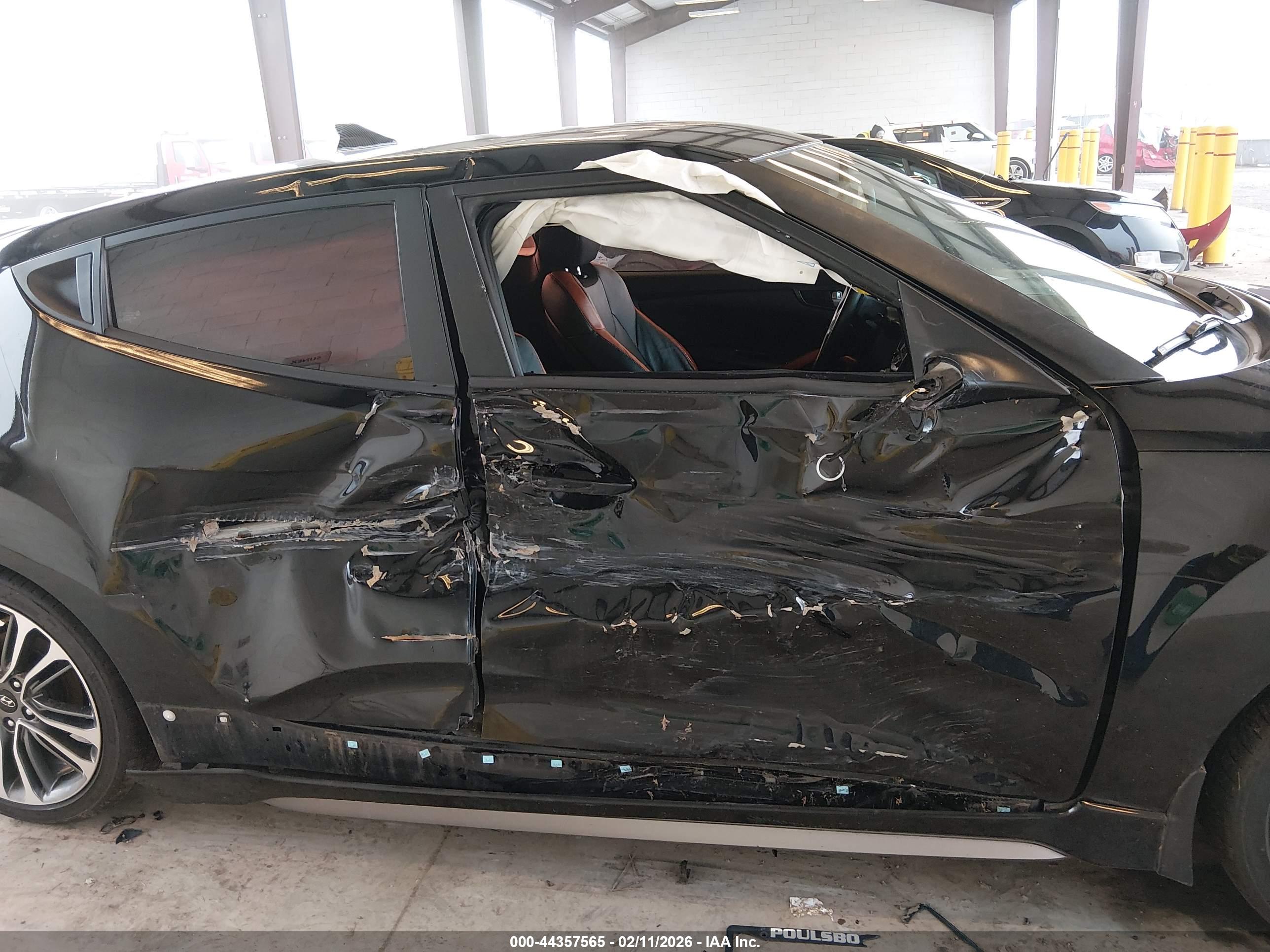 HYUNDAI VELOSTER image 6