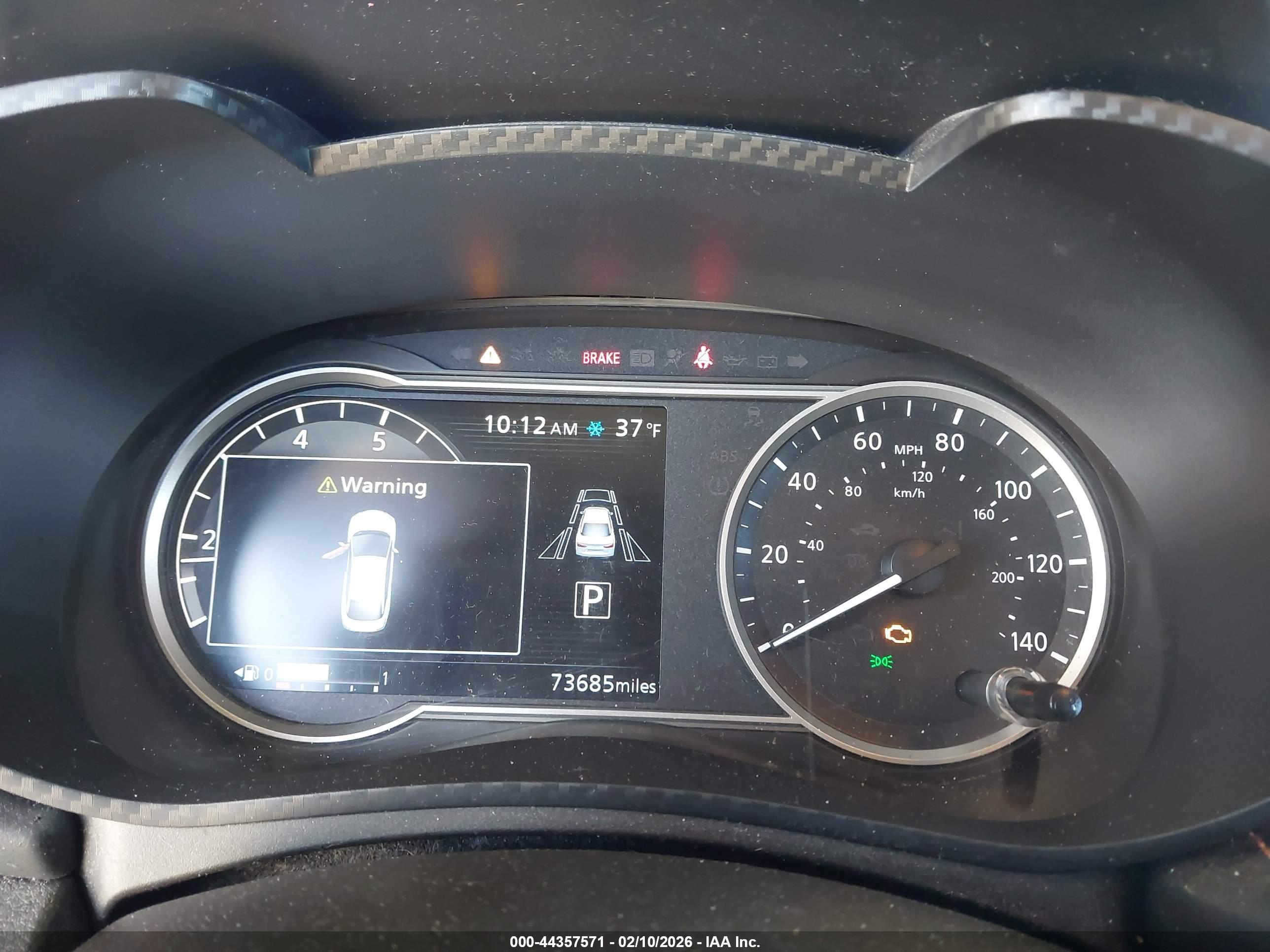 NISSAN VERSA image 7
