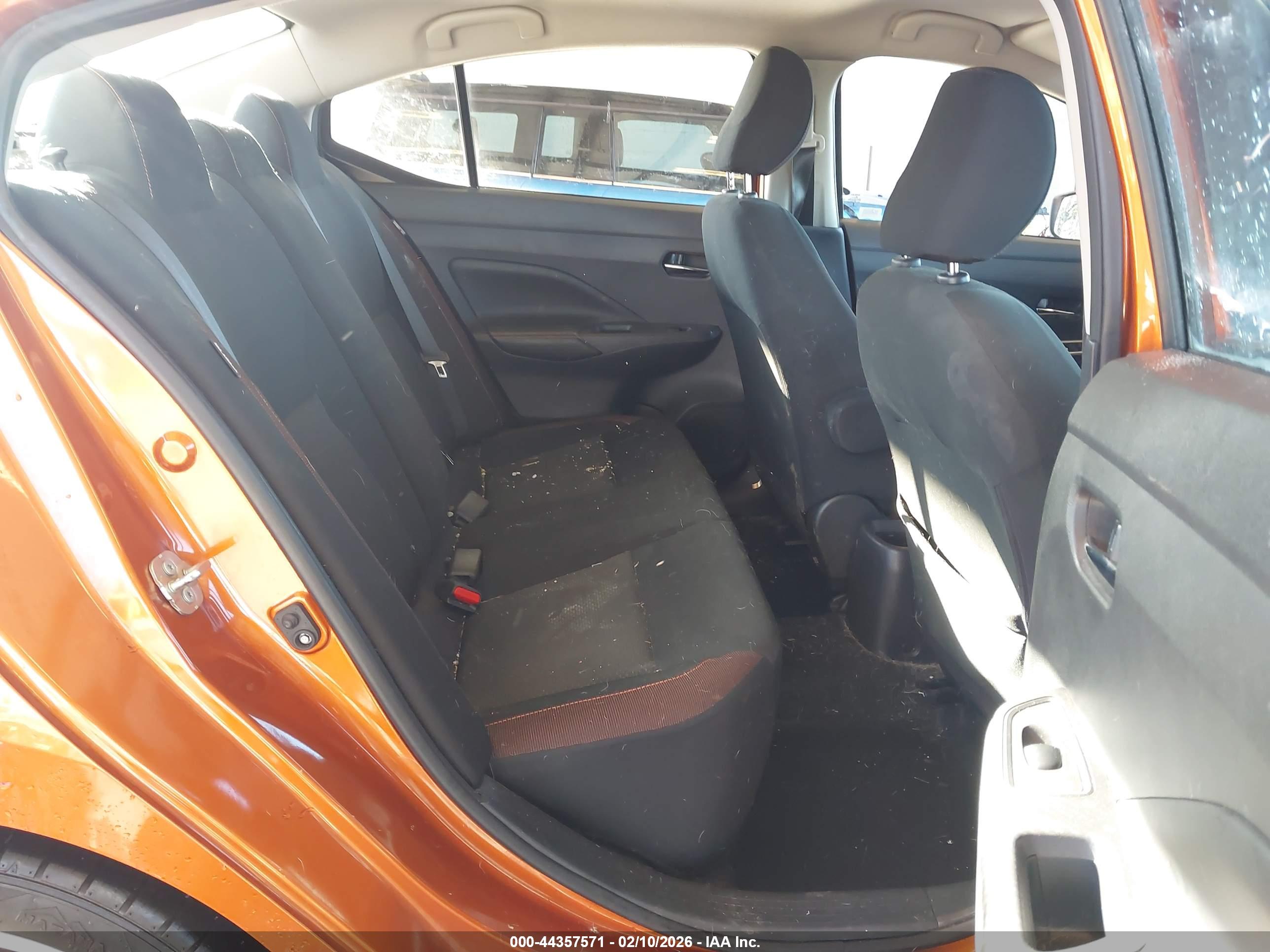 NISSAN VERSA image 8