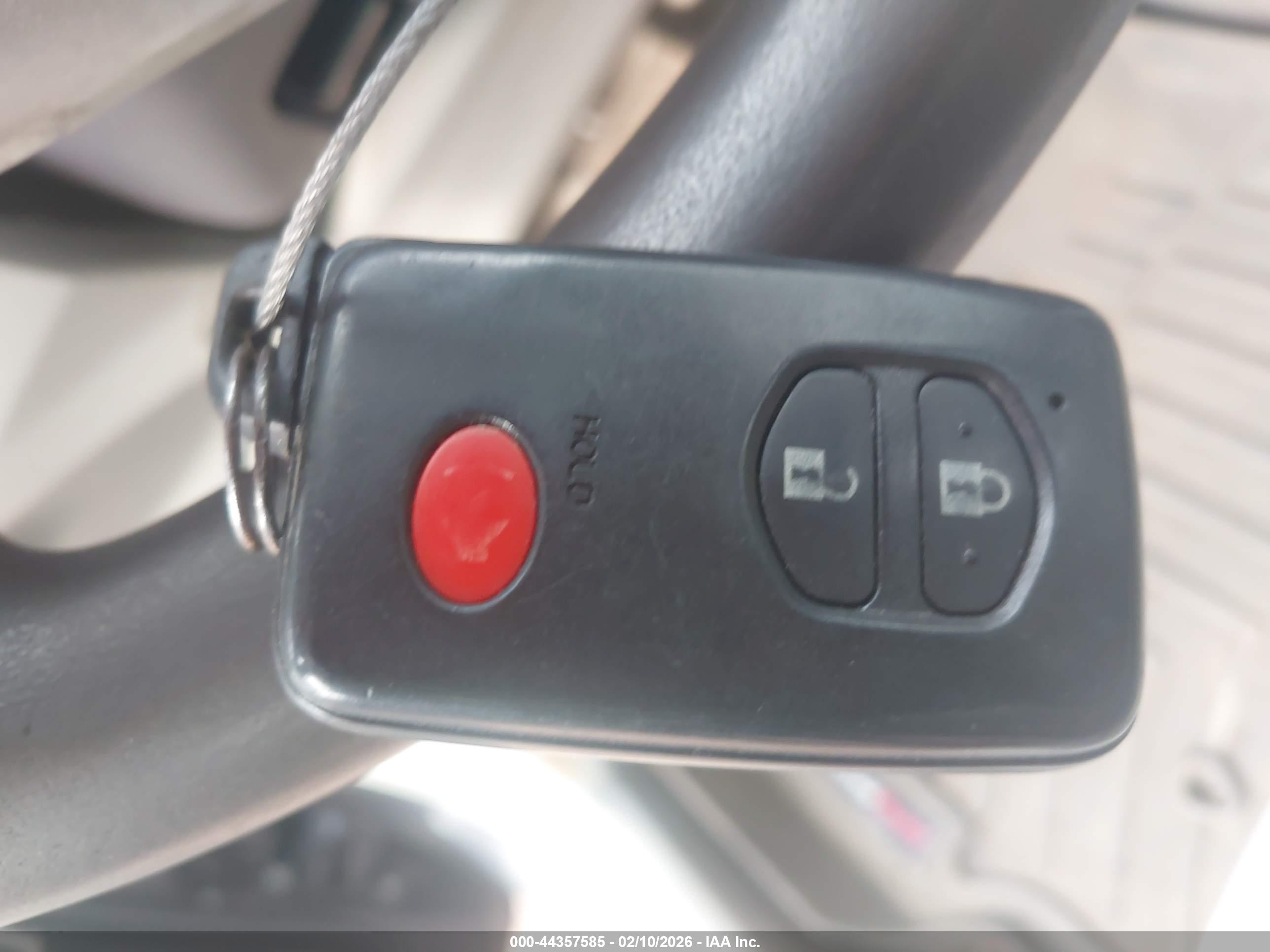 TOYOTA PRIUS image 11