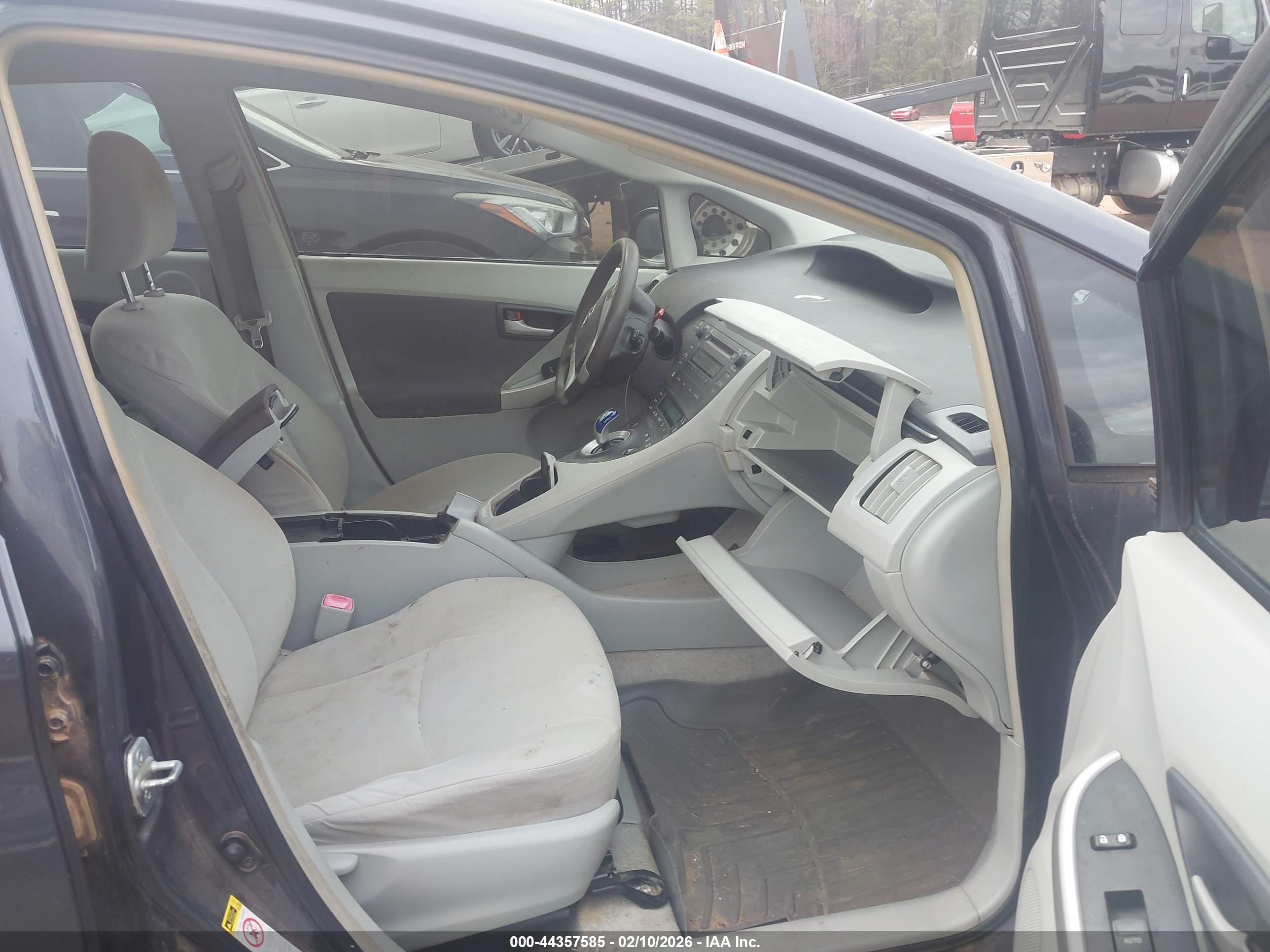 TOYOTA PRIUS image 5