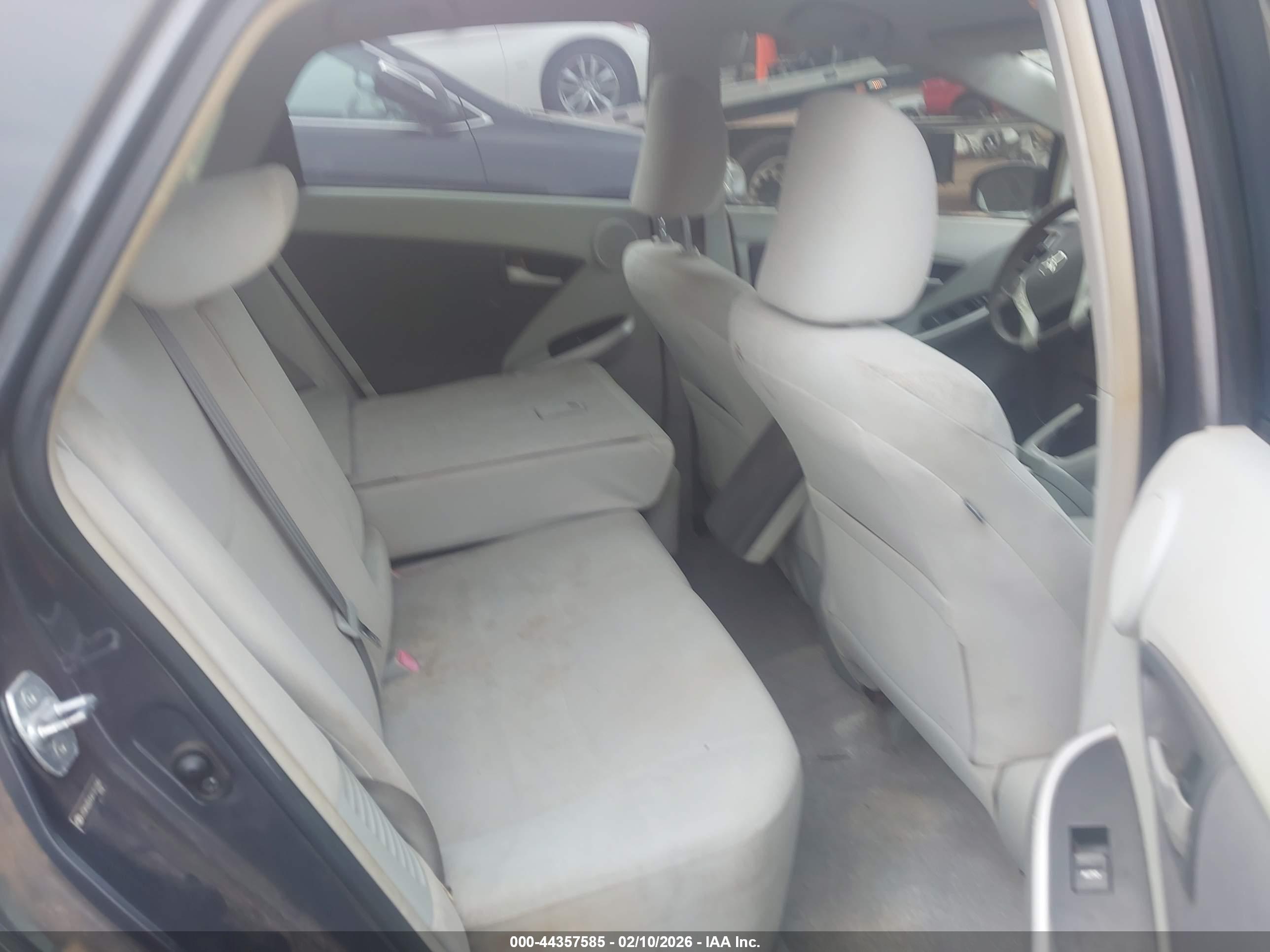 TOYOTA PRIUS image 8