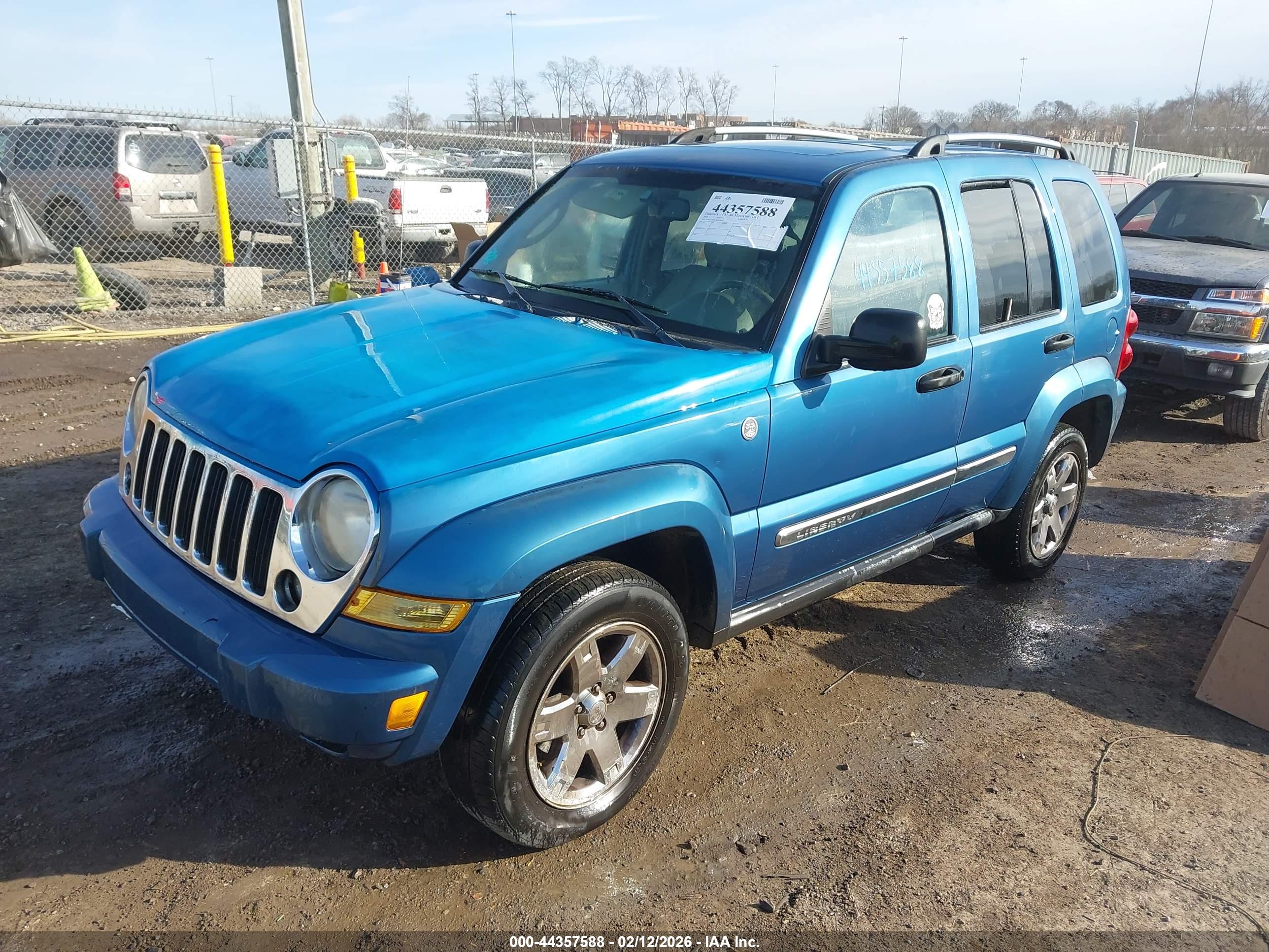 JEEP LIBERTY image 2