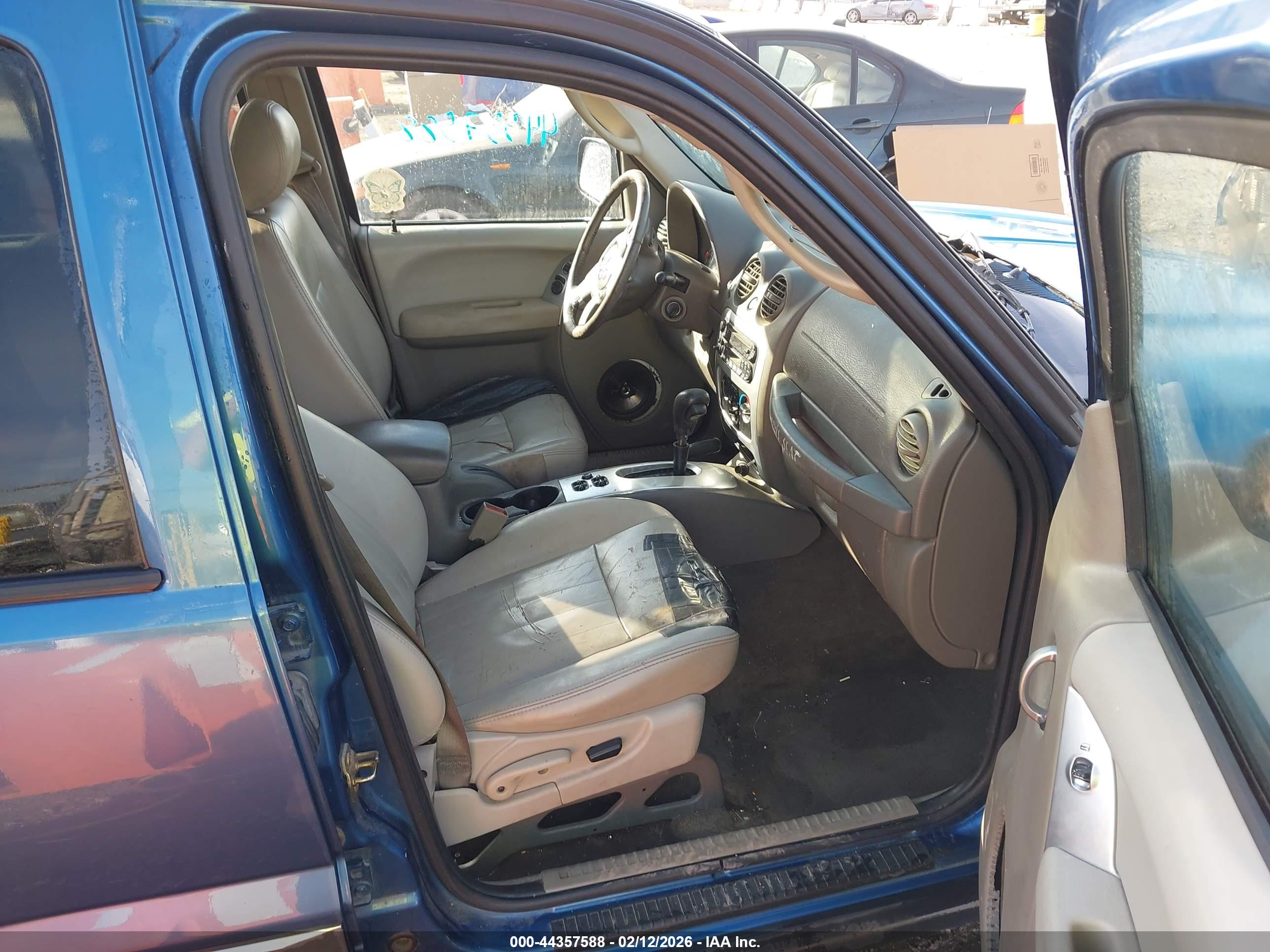 JEEP LIBERTY image 5