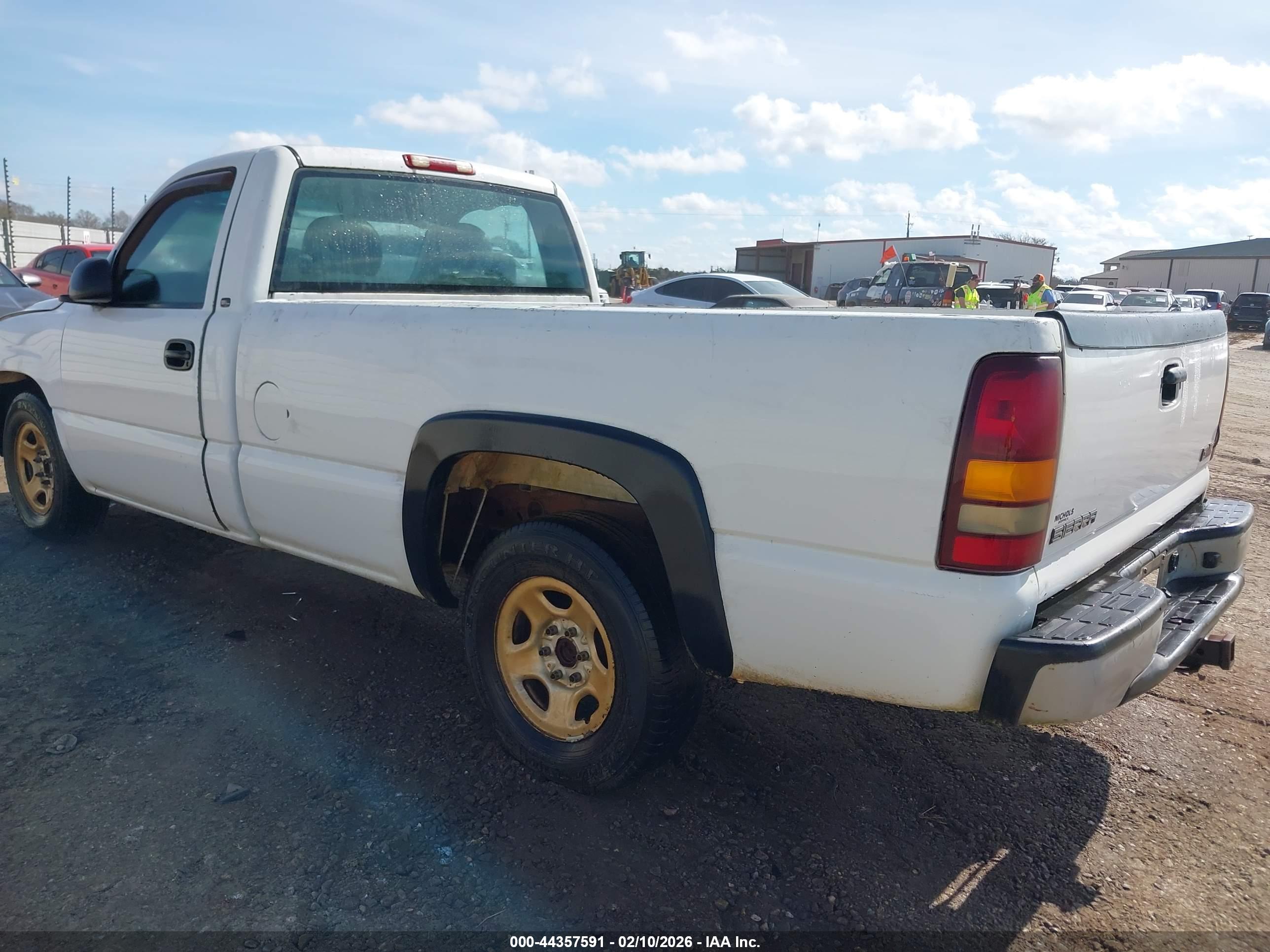 GMC SIERRA image 3