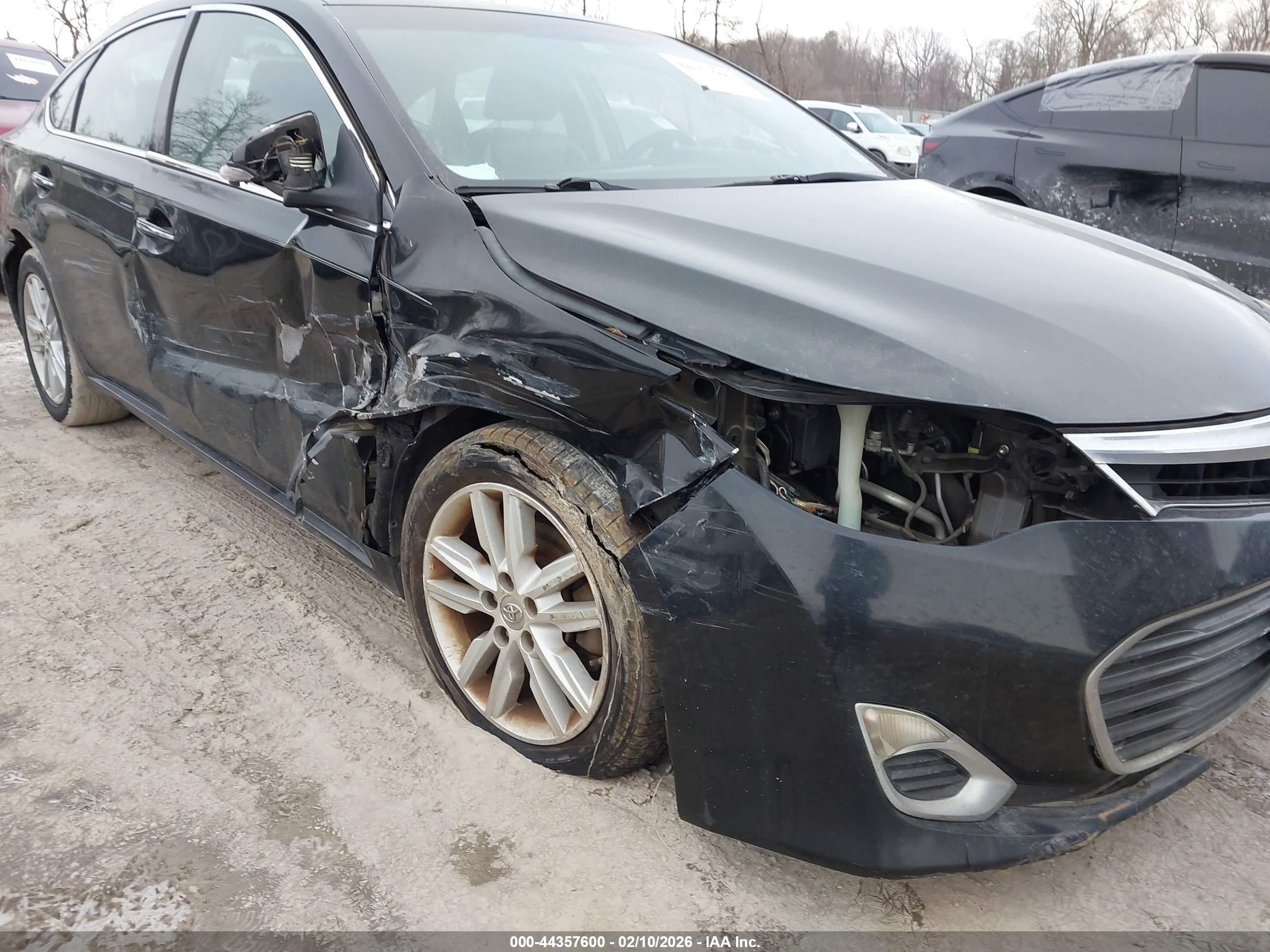TOYOTA AVALON image 6
