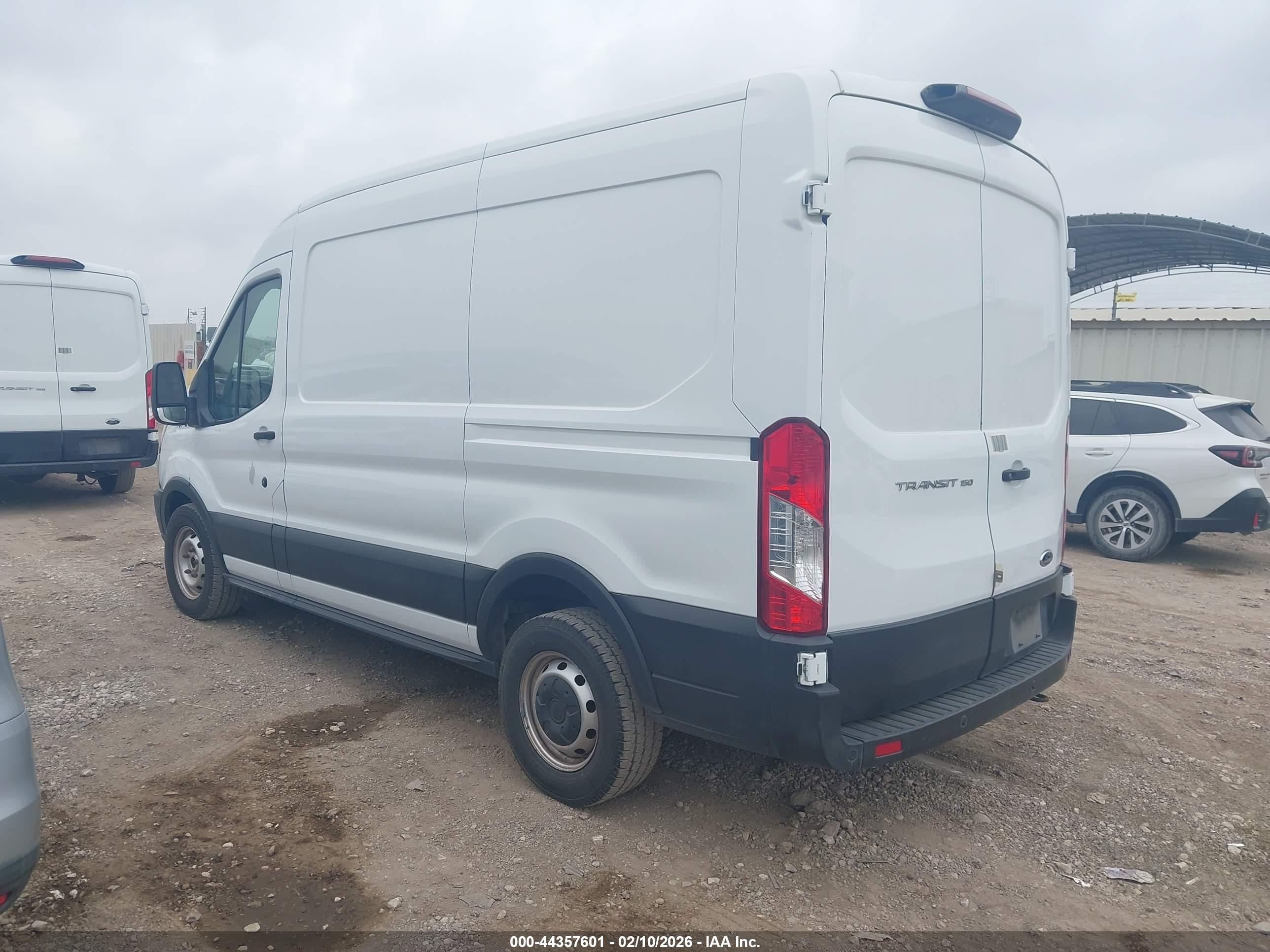 FORD TRANSIT-150 image 3